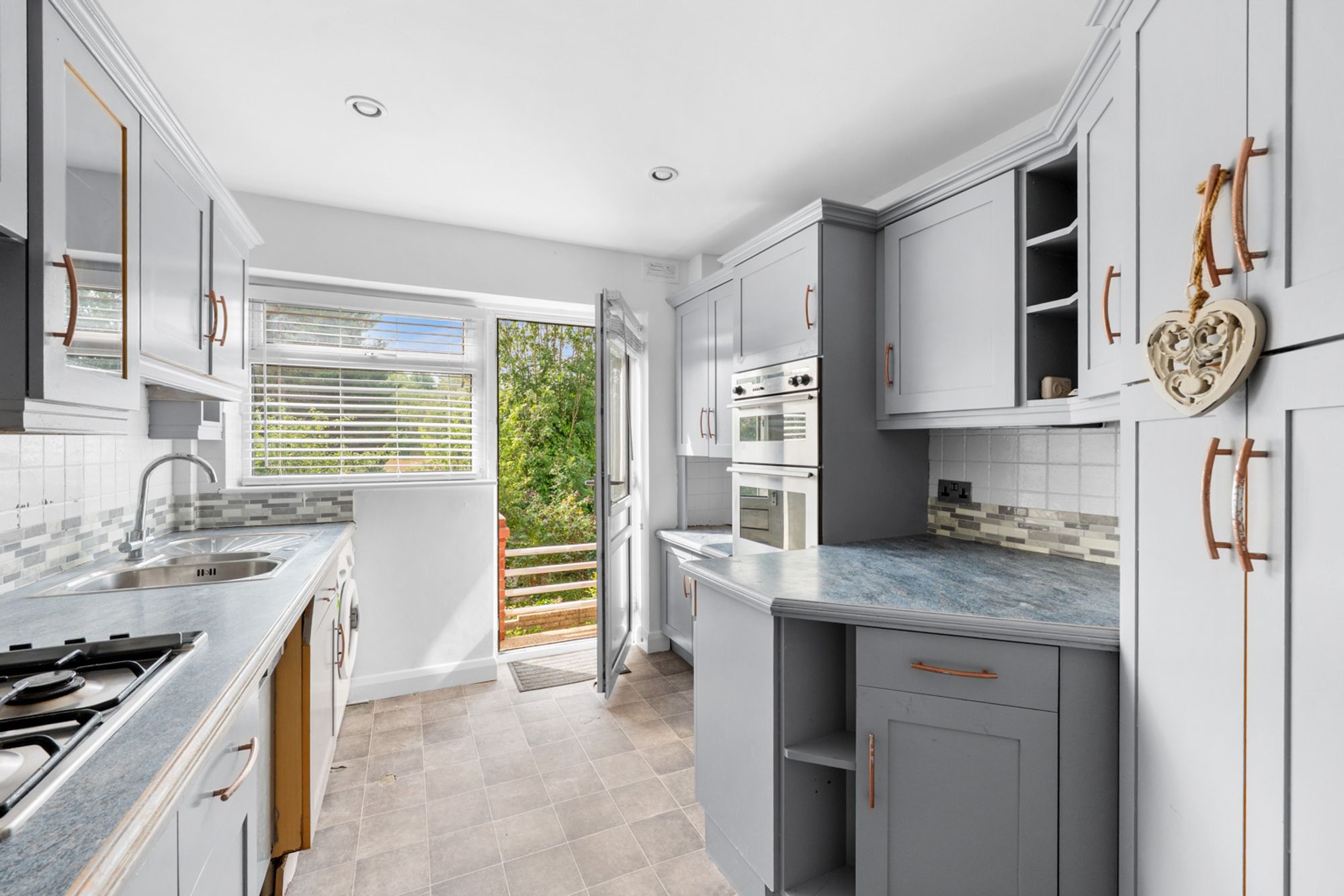 3 bed semi-detached house for sale in Hyde Road, South Croydon, CR2  - Property Image 3