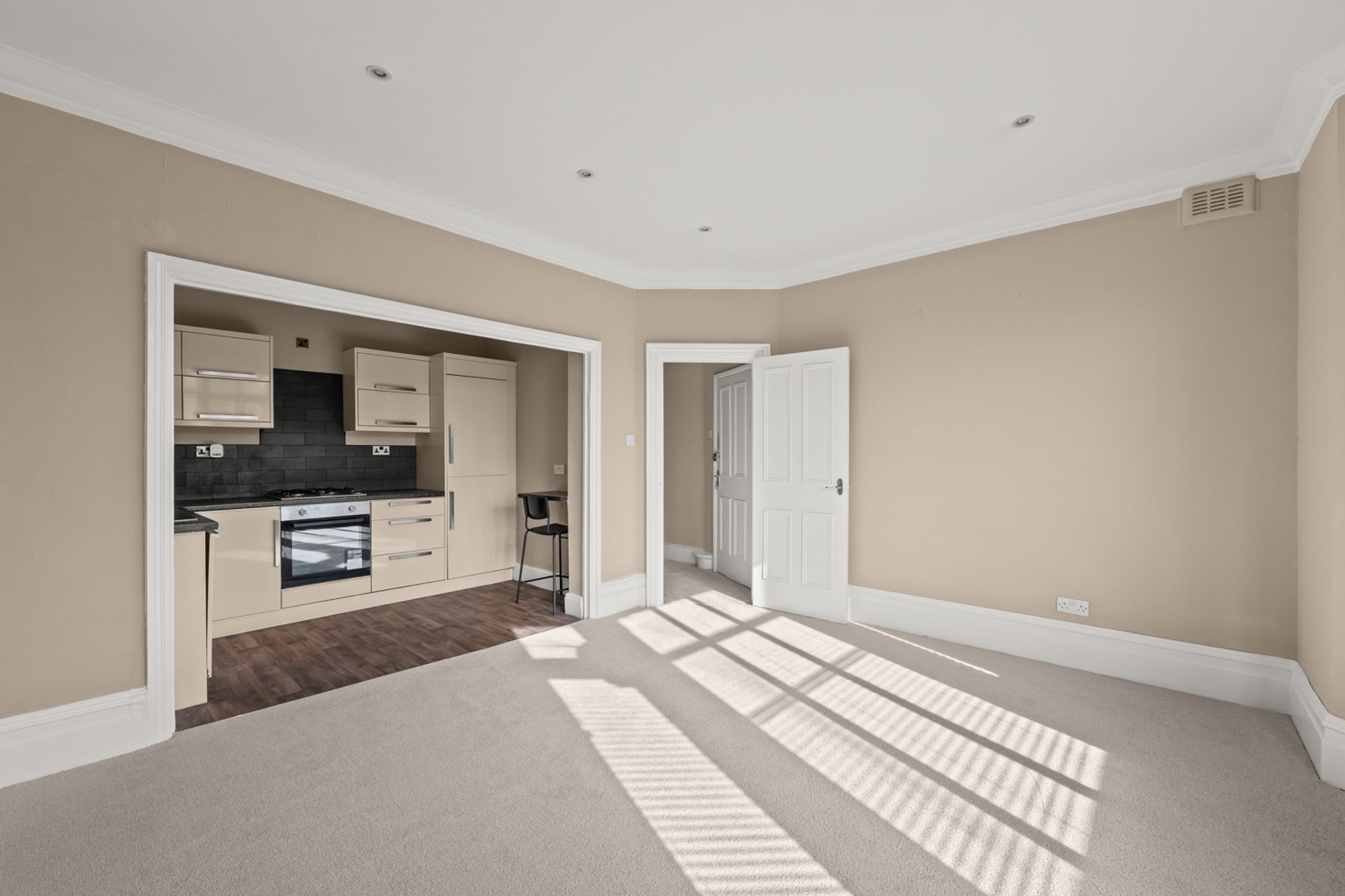 2 bed flat to rent in Avondale Road, South Croydon, CR2