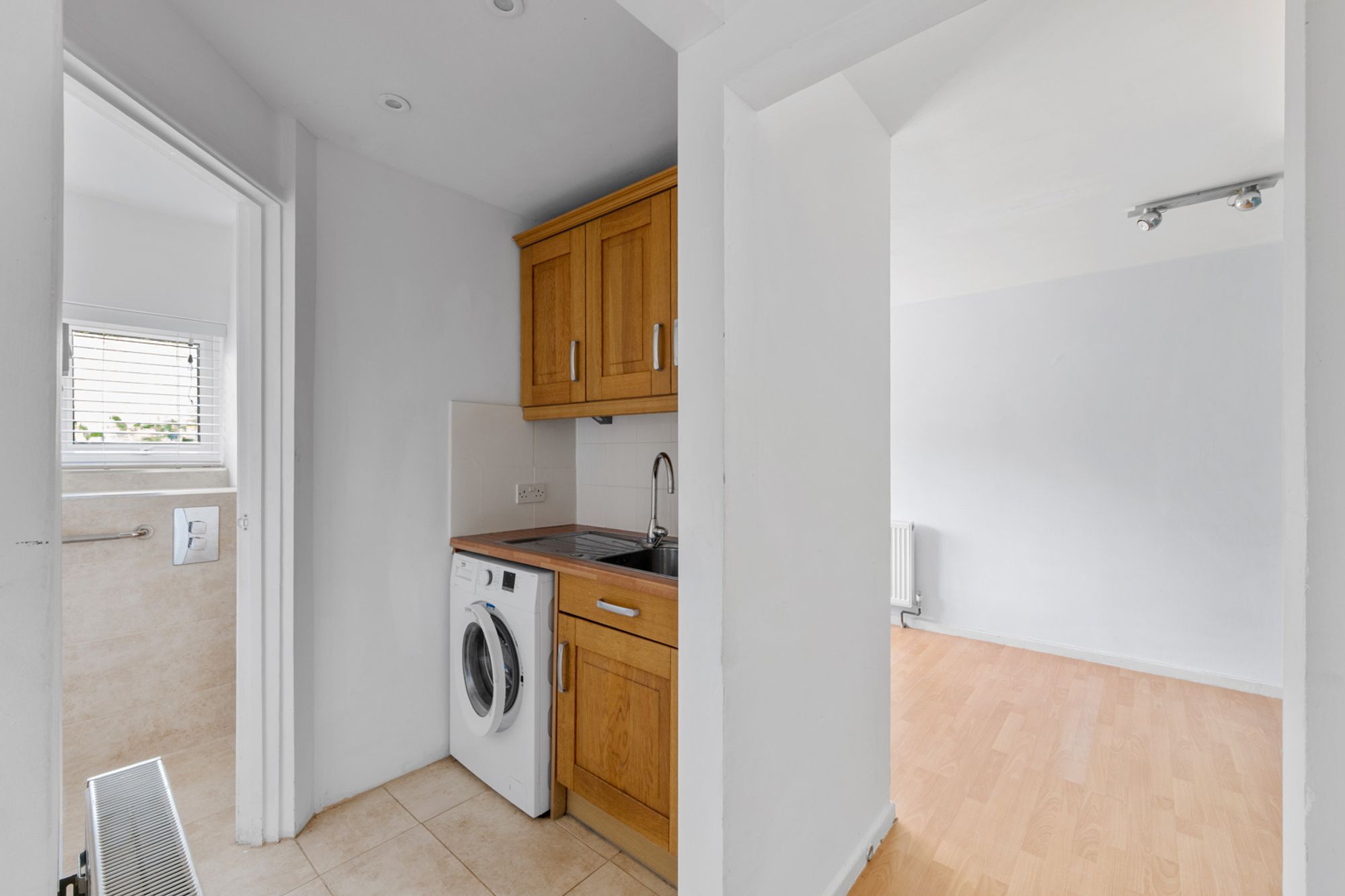 5 bed mid-terraced house for sale in Linton Glade, Croydon, CR0  - Property Image 18