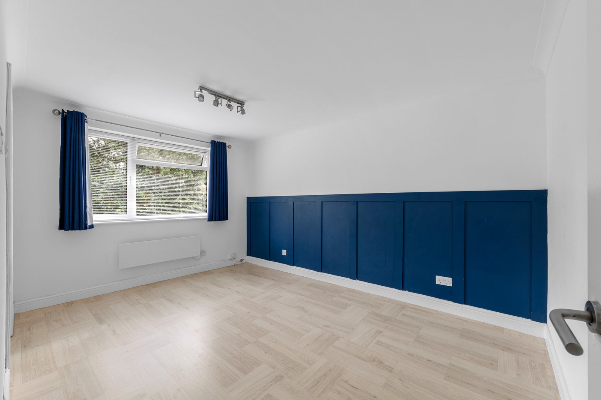 2 bed maisonette for sale in Swallowdale, South Croydon, CR2  - Property Image 6