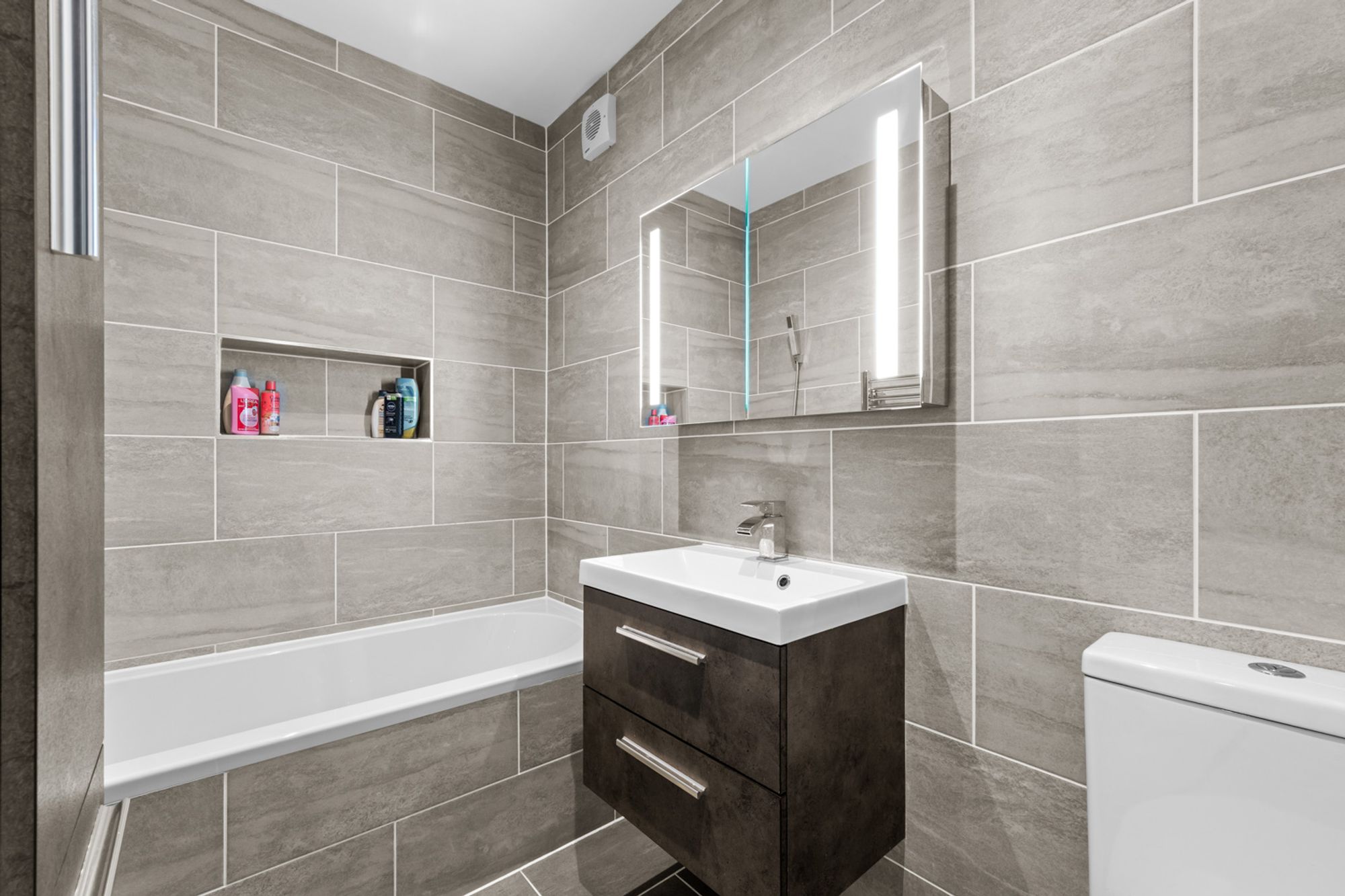 2 bed detached house for sale in Downsway, Whyteleafe, CR3  - Property Image 3