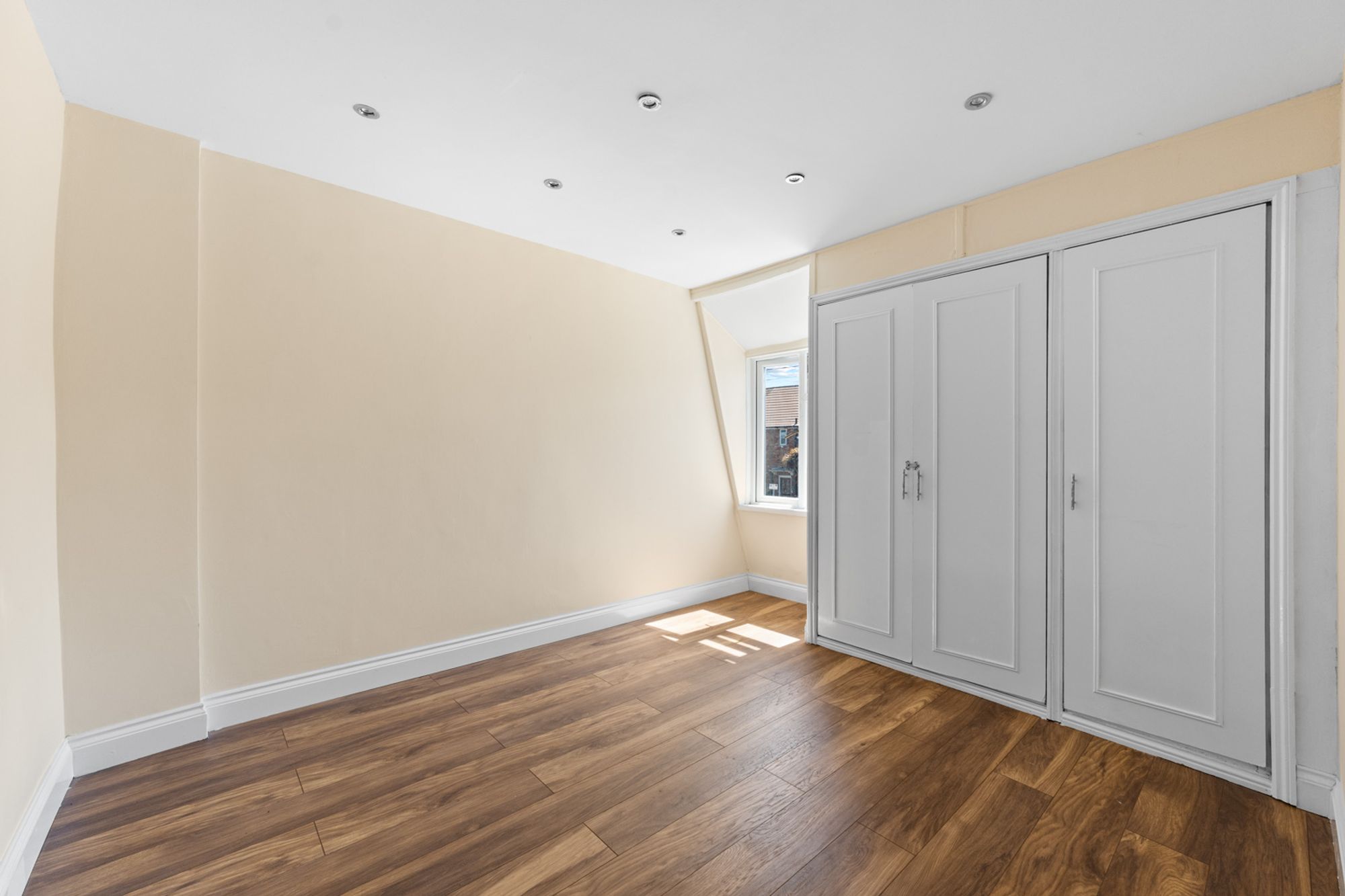4 bed mid-terraced house for sale in Fleming Mead, Mitcham, CR4  - Property Image 7