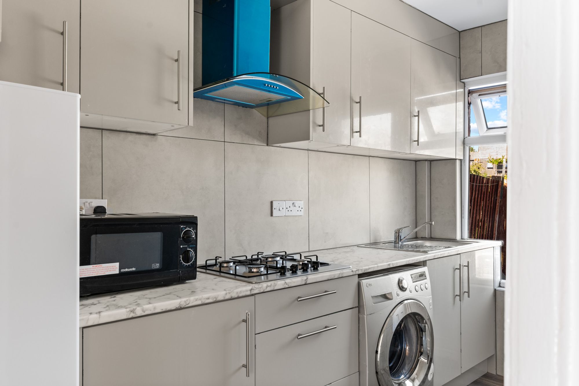 4 bed mid-terraced house for sale in Fleming Mead, Mitcham, CR4  - Property Image 12