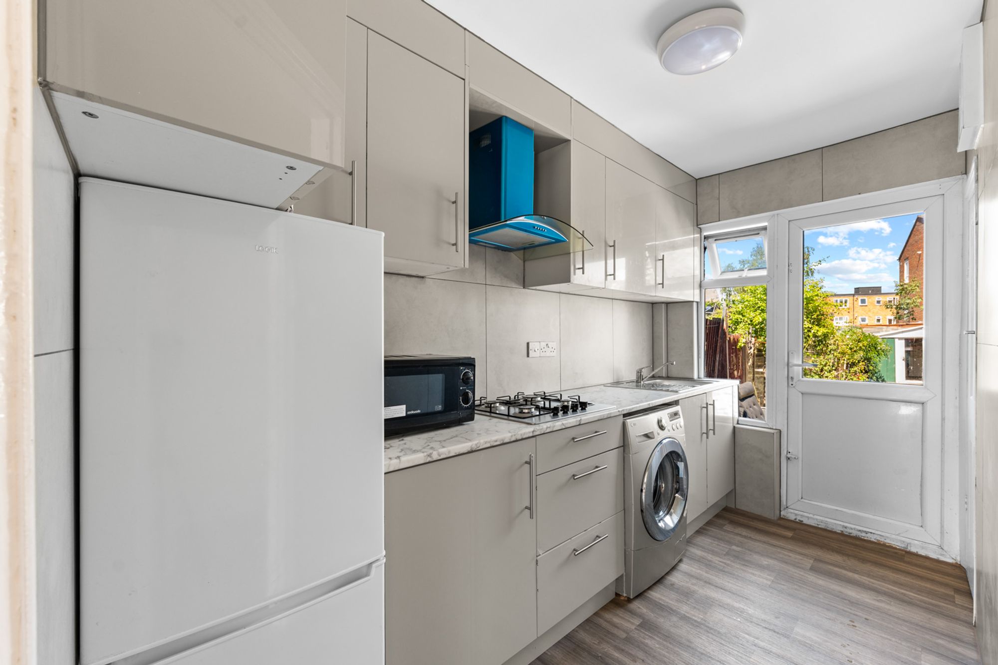 4 bed mid-terraced house for sale in Fleming Mead, Mitcham, CR4  - Property Image 17