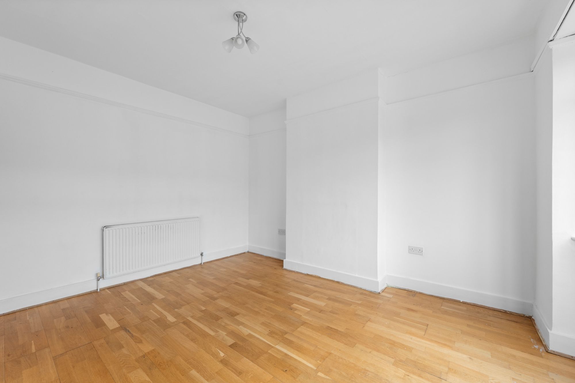 3 bed mid-terraced house for sale in Russell Road, Mitcham, CR4 - Property Image 8