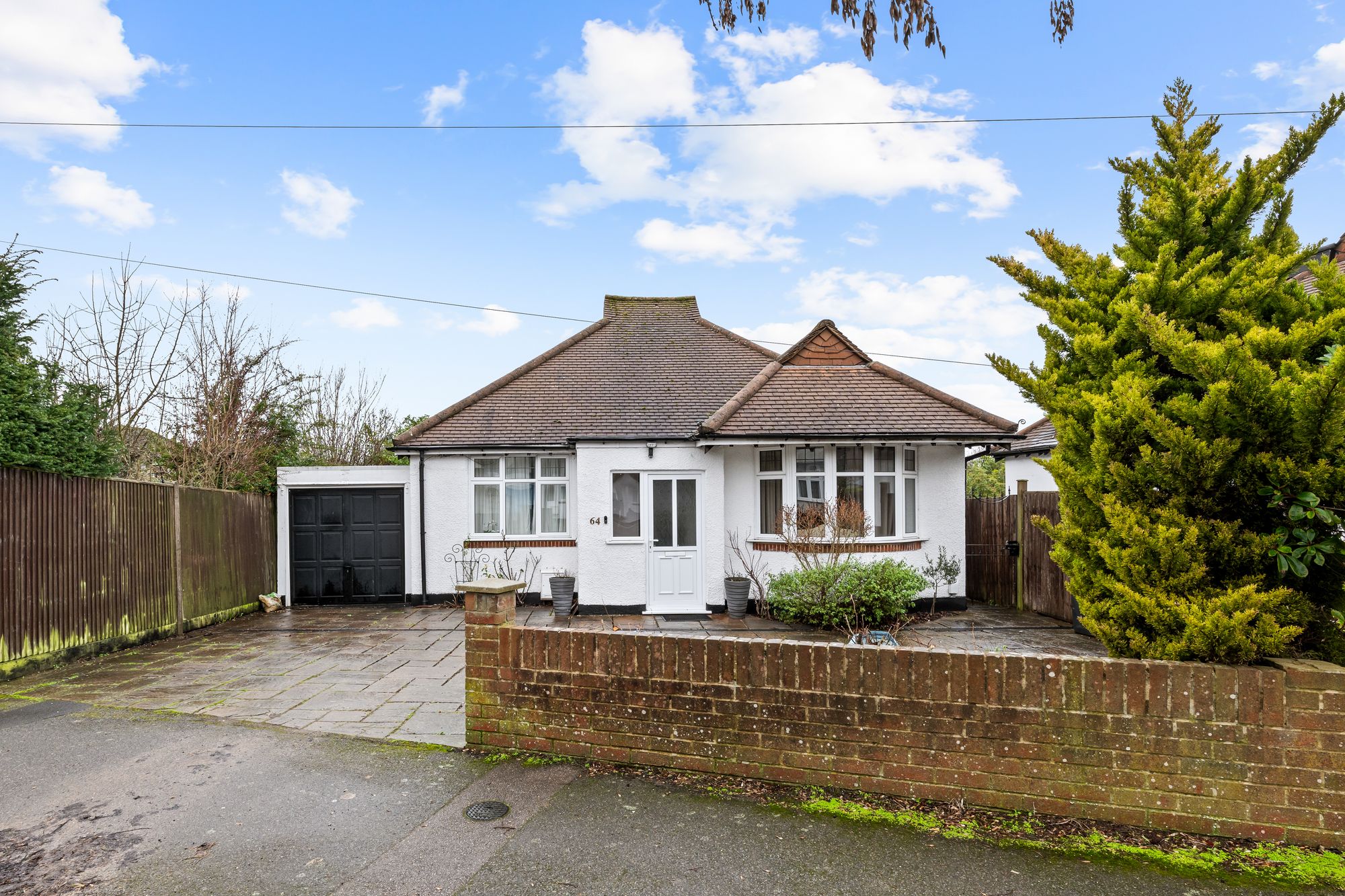 3 bed detached bungalow for sale in Princes Avenue, South Croydon, CR2 - Property Image 1