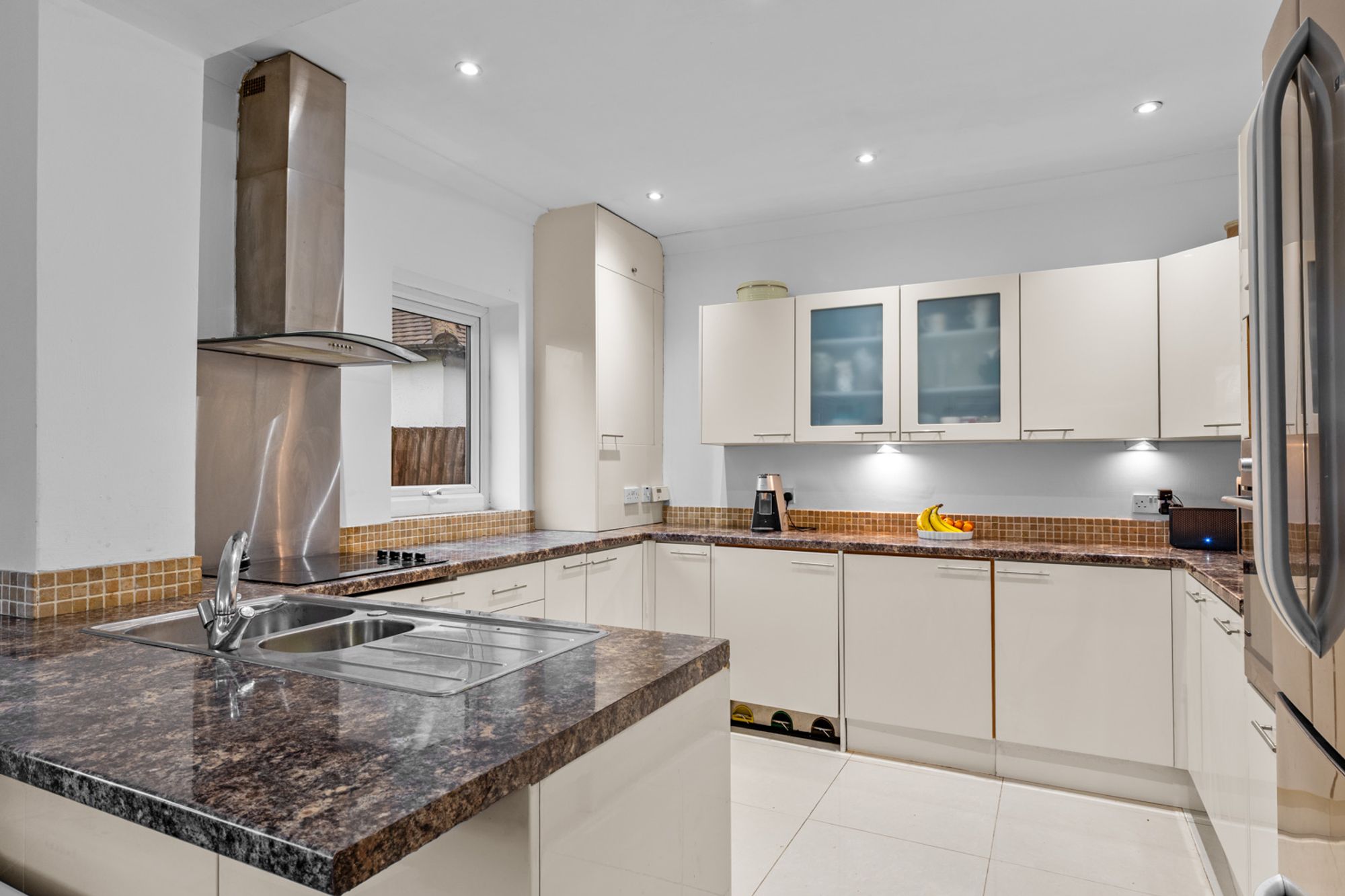 3 bed detached bungalow for sale in Princes Avenue, South Croydon, CR2  - Property Image 3