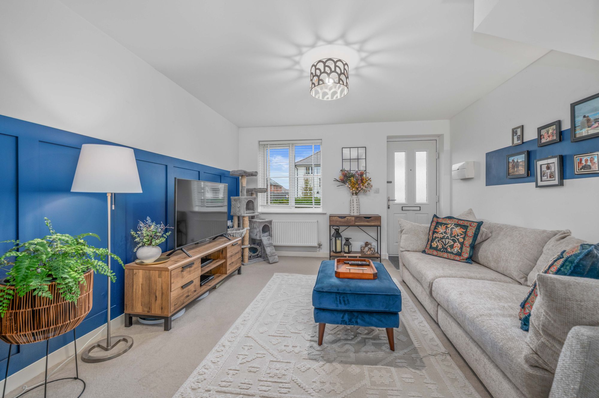 3 bed semi-detached house for sale in Willow Way, Meon Vale, CV37  - Property Image 2