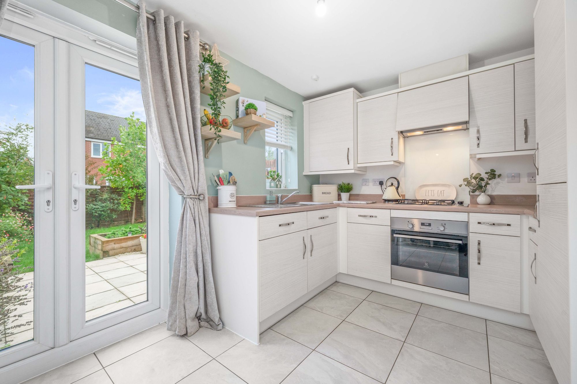 3 bed semi-detached house for sale in Willow Way, Meon Vale, CV37  - Property Image 3