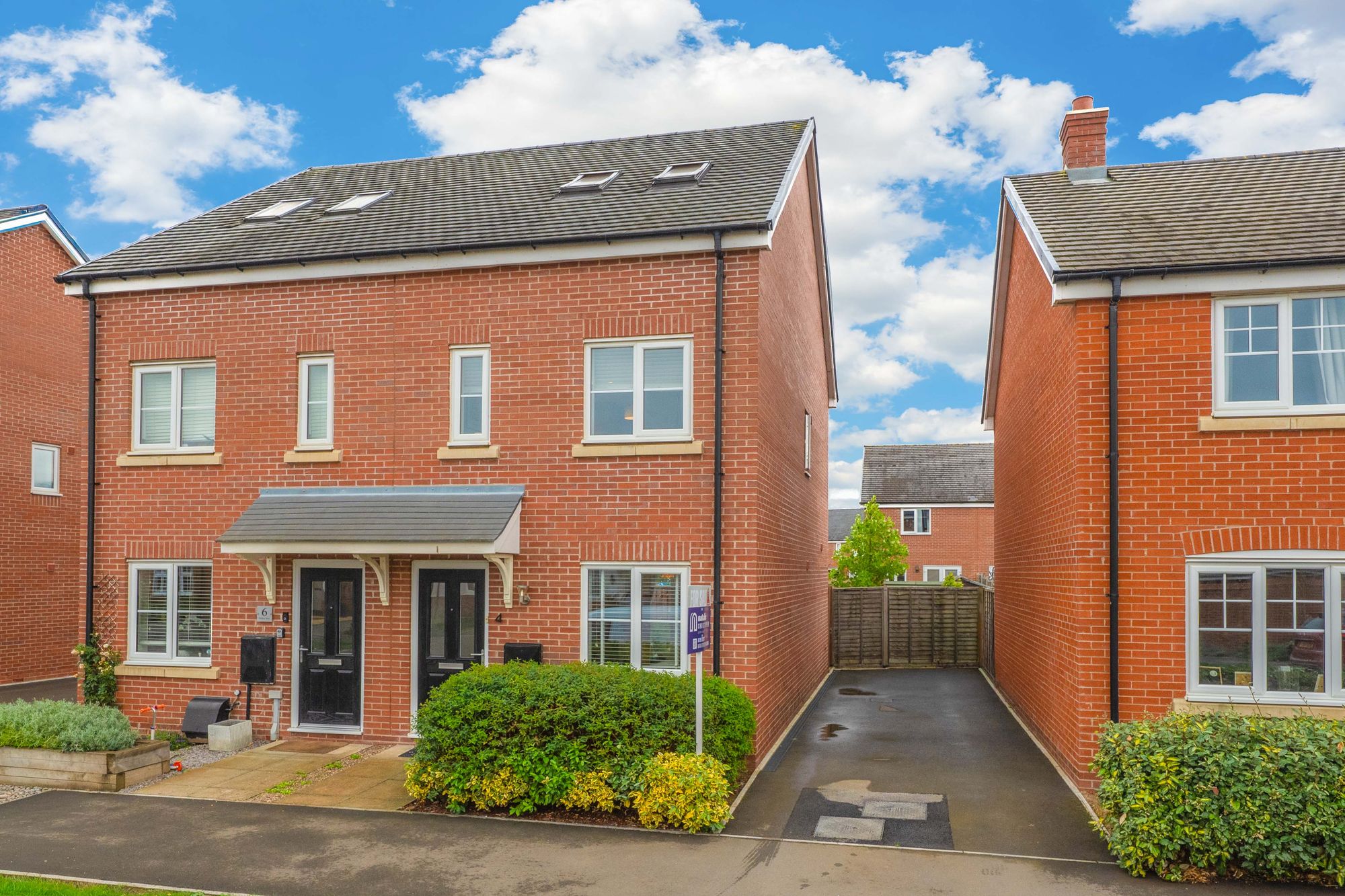 3 bed semi-detached house for sale in Willow Way, Meon Vale, CV37  - Property Image 1