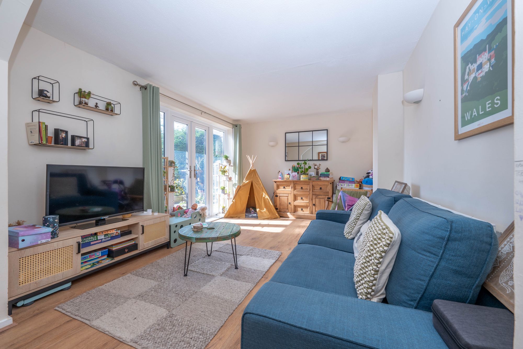 3 bed end of terrace house for sale in Hales Close, Snitterfield, CV37  - Property Image 2