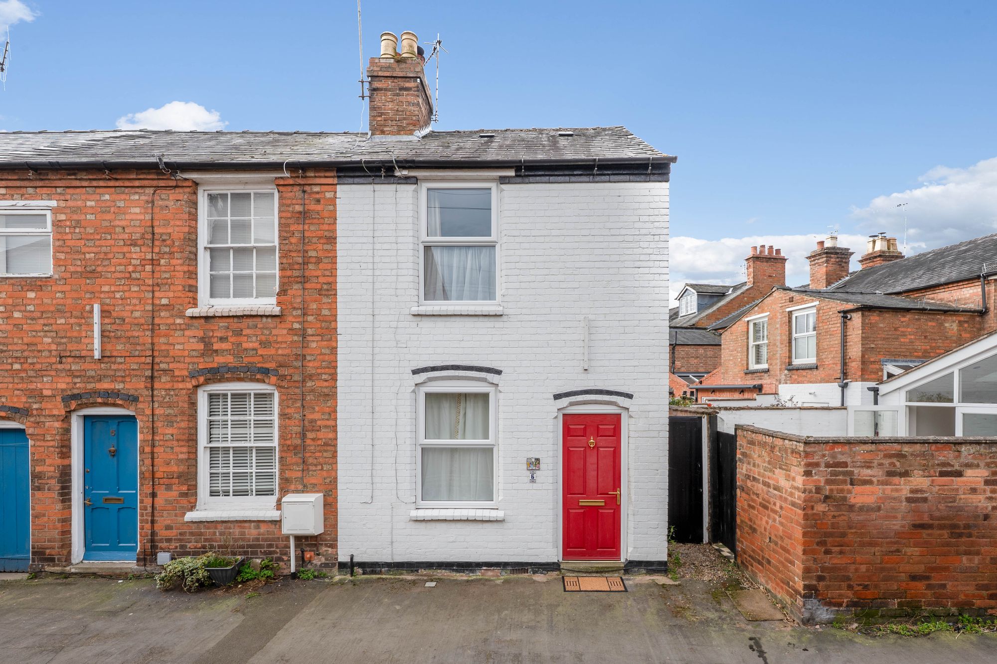 2 bed end of terrace house for sale in Narrow Lane, Stratford-Upon-Avon, CV37  - Property Image 1