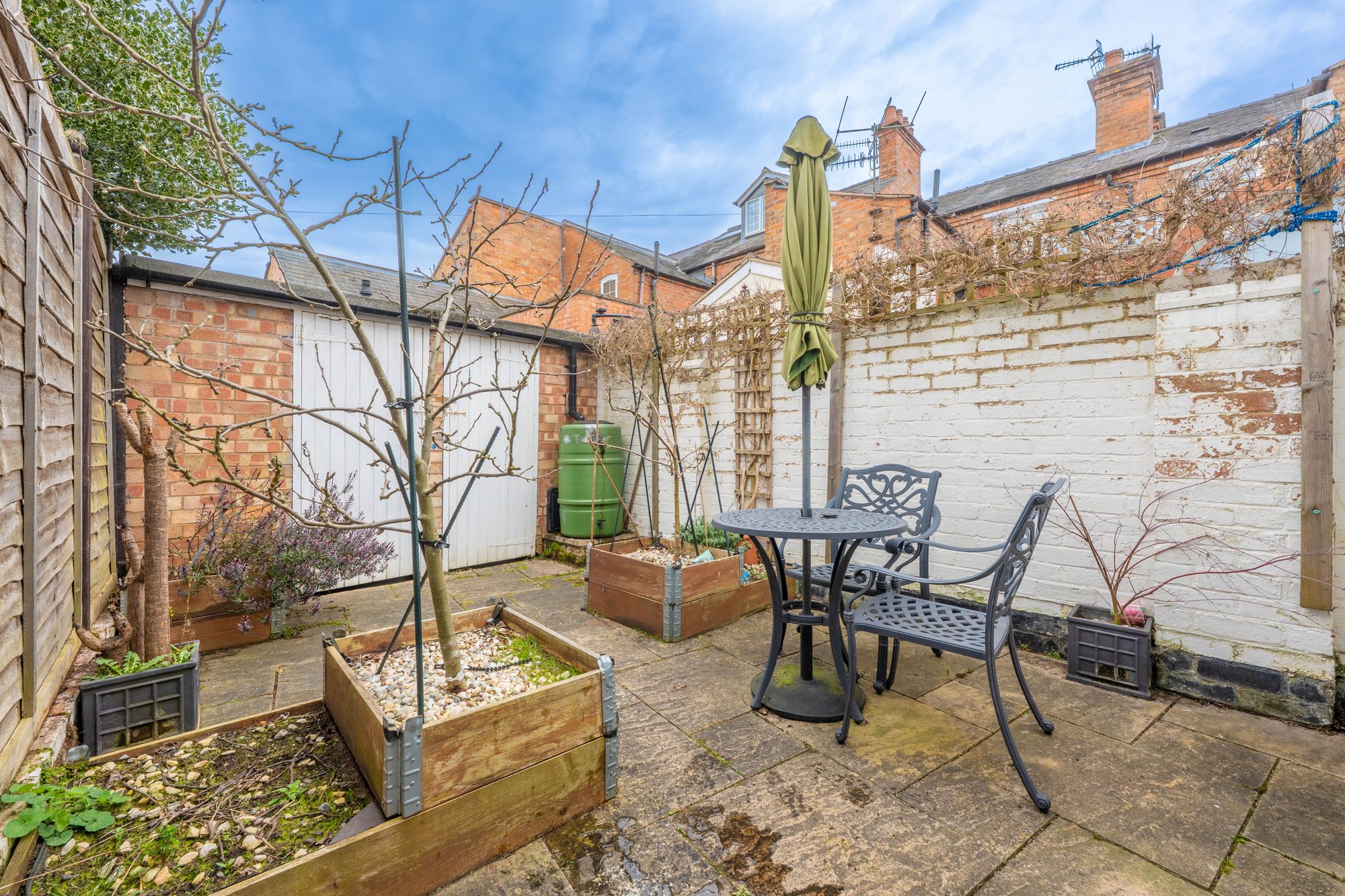 2 bed end of terrace house for sale in Narrow Lane, Stratford-Upon-Avon, CV37 9