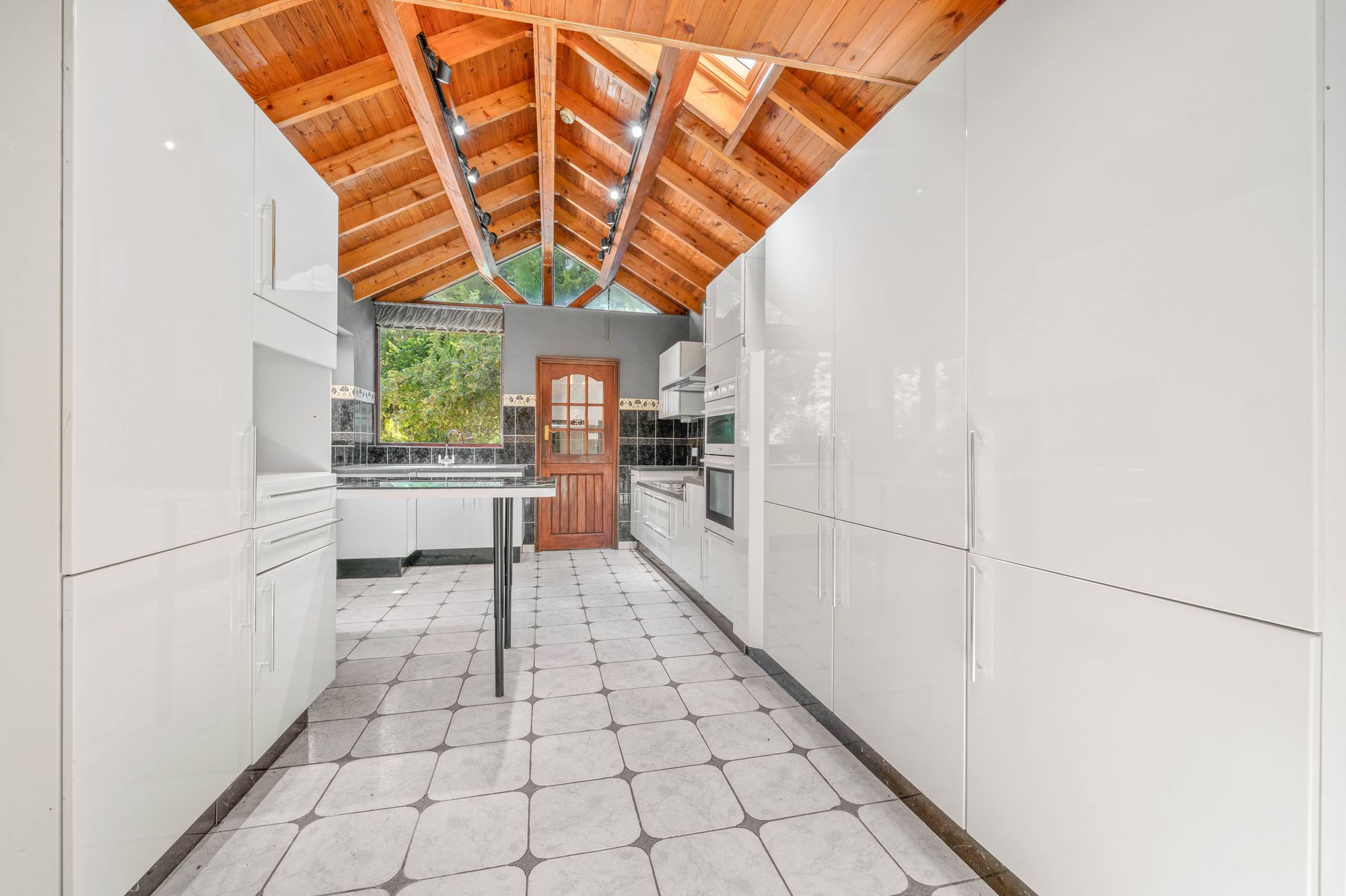 6 bed detached house for sale in Warwick Road, Stratford-Upon-Avon, CV37  - Property Image 10