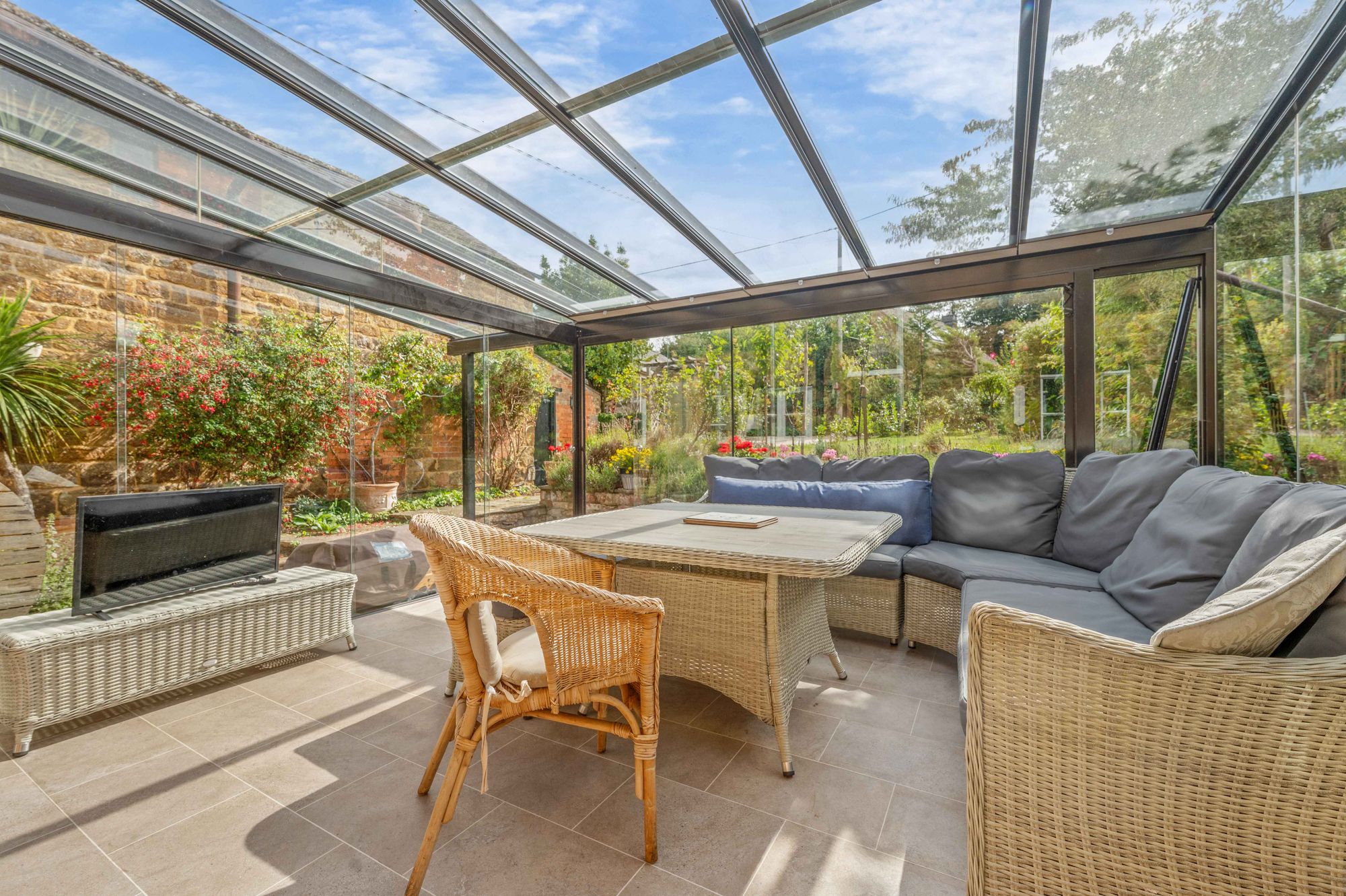 4 bed mid-terraced house for sale in Edgehill, Banbury, OX15 3