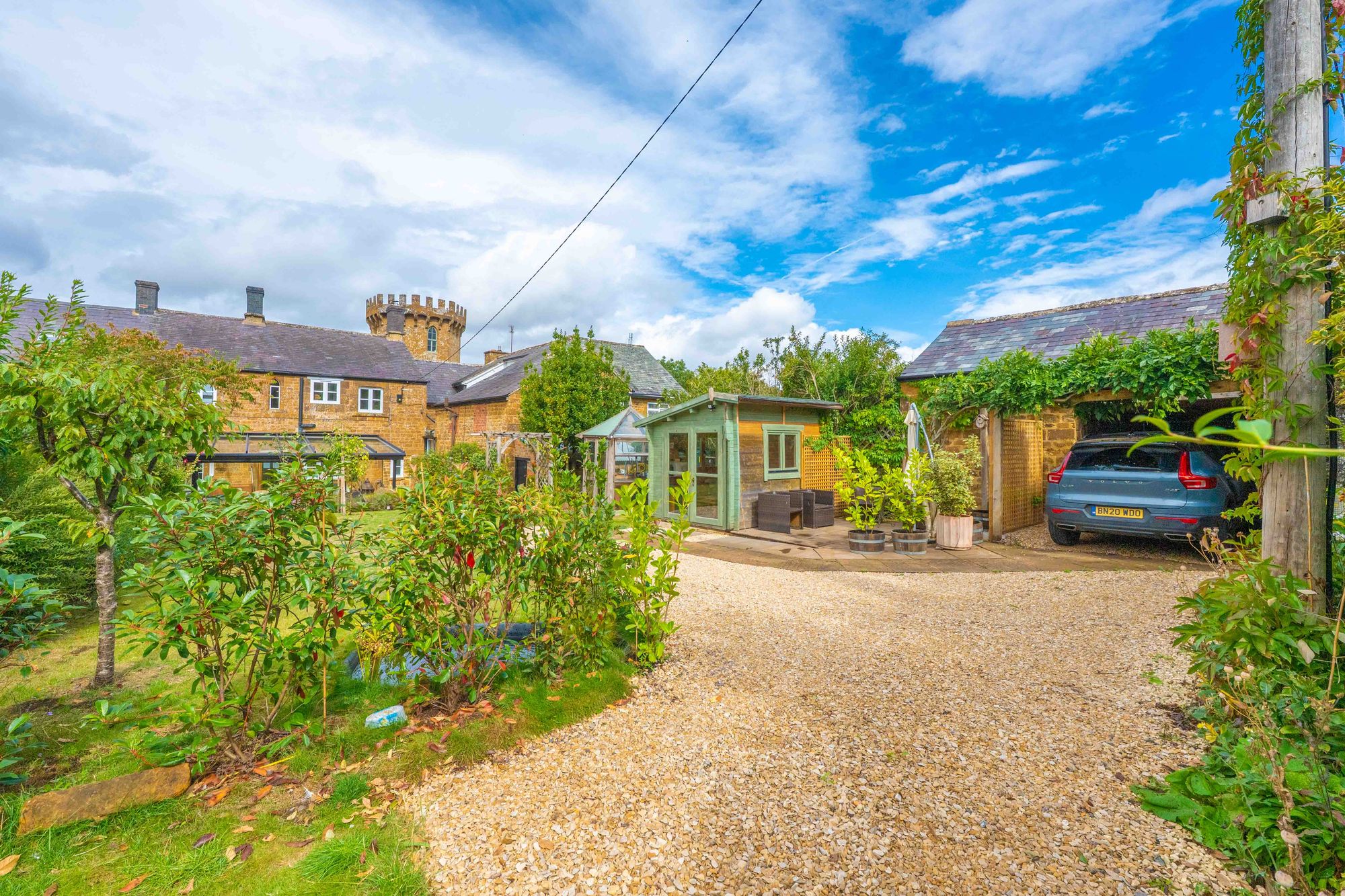 4 bed mid-terraced house for sale in Edgehill, Banbury, OX15 25