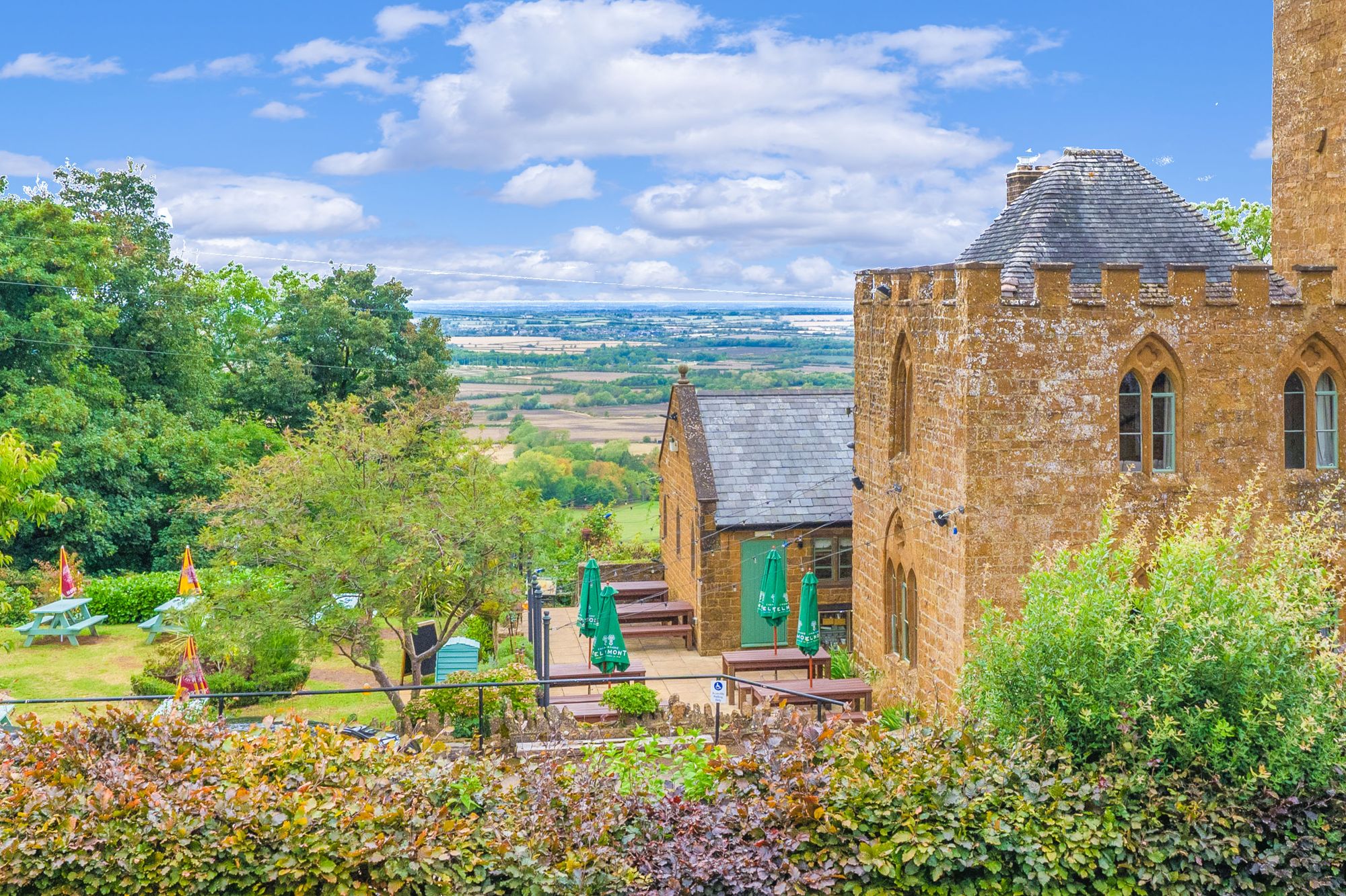 4 bed mid-terraced house for sale in Edgehill, Banbury, OX15  - Property Image 2