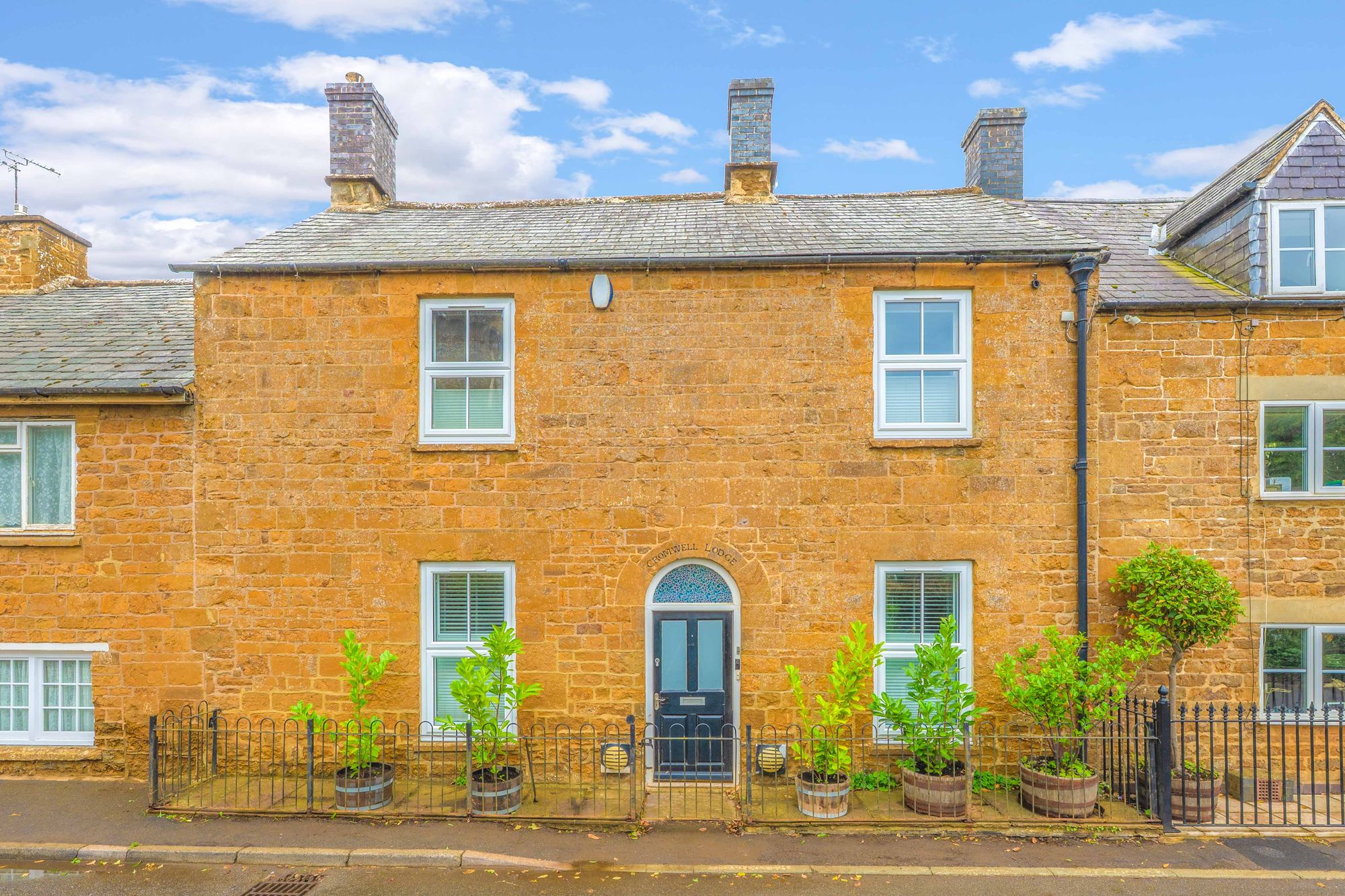 4 bed mid-terraced house for sale in Edgehill, Banbury, OX15  - Property Image 1