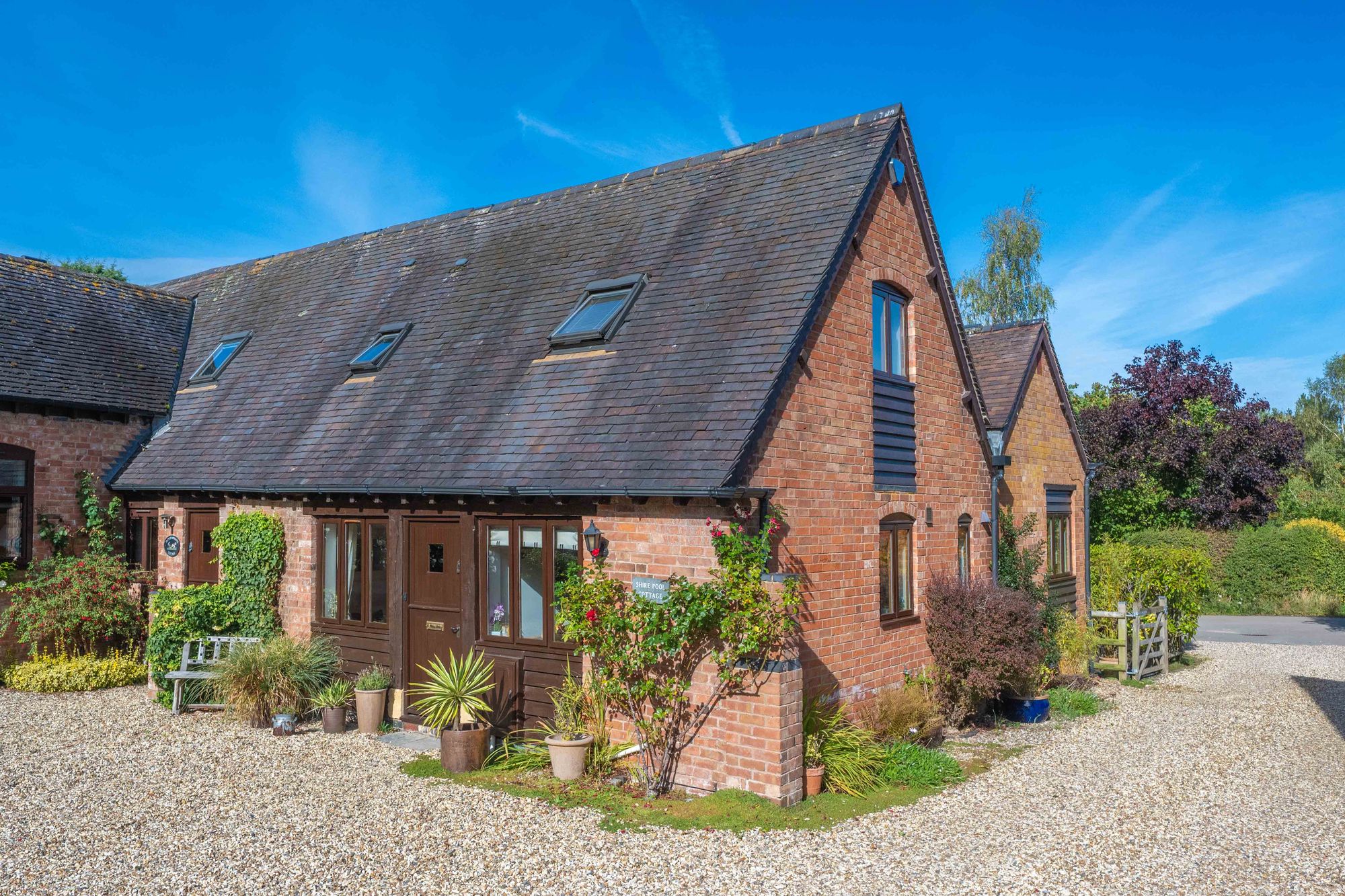 2 bed barn conversion for sale in Goldicote, Stratford-Upon-Avon, CV37 - Property Image 1