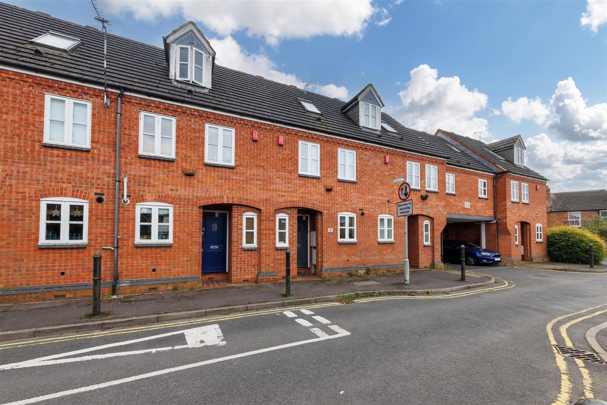 3 bed terraced house for sale in Vine Lane, Warwick, CV34 - Property Image 1
