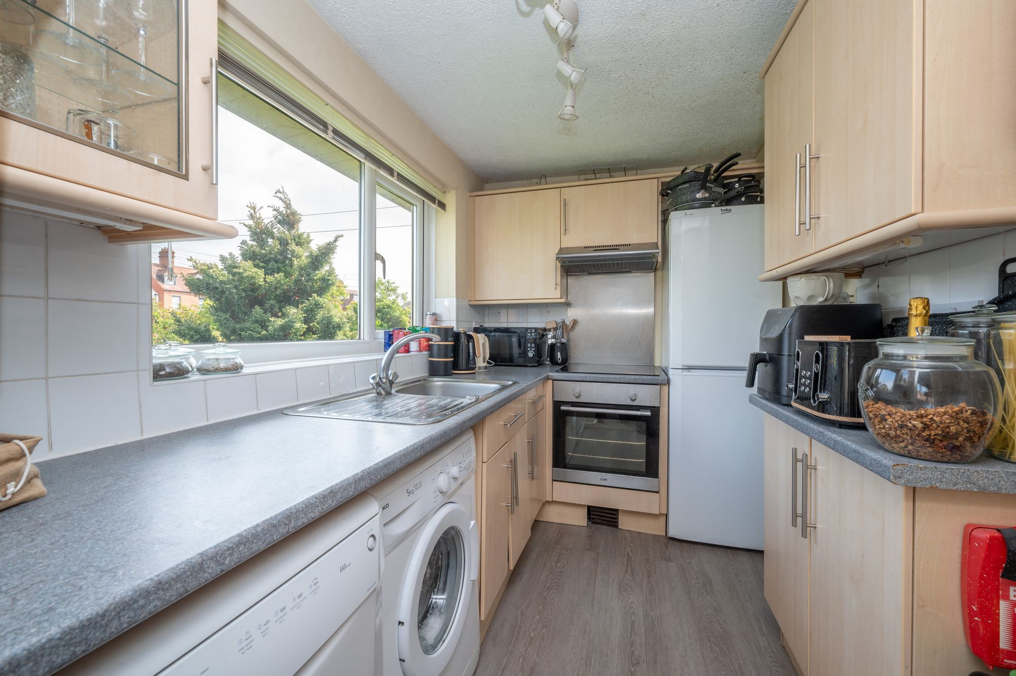 2 bed maisonette for sale in Mayfield Court, Stratford-Upon-Avon, CV37  - Property Image 3