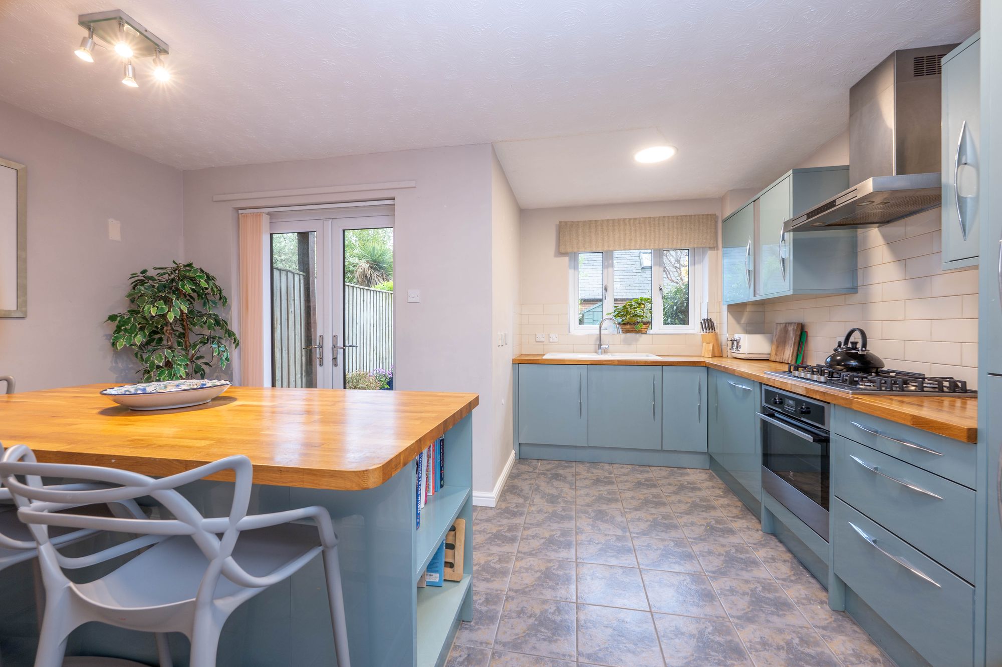 3 bed terraced town house for sale in Lock Close, Stratford-Upon-Avon, CV37  - Property Image 2