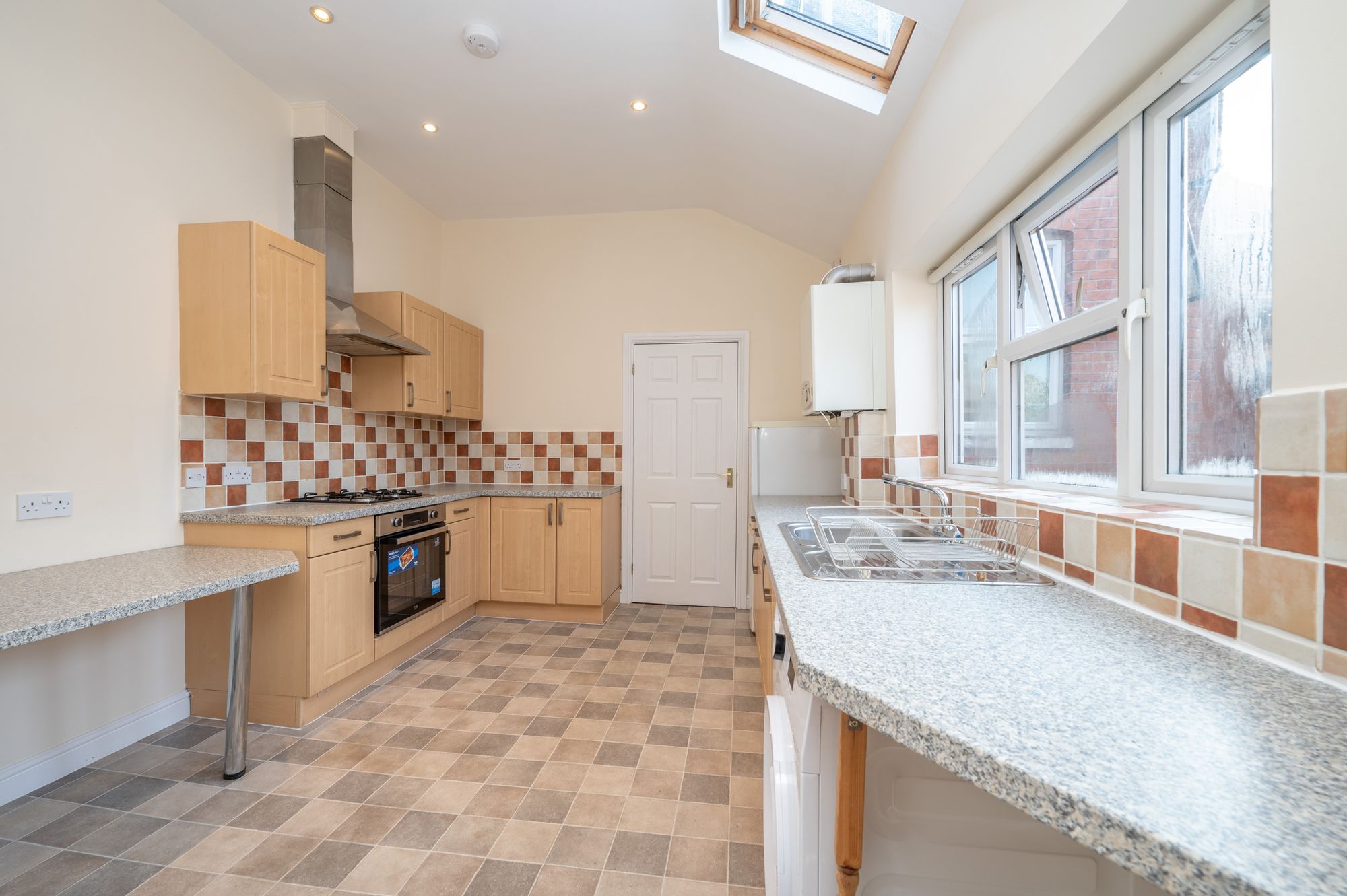 2 bed apartment for sale in Evesham Place, Stratford-Upon-Avon, CV37  - Property Image 2