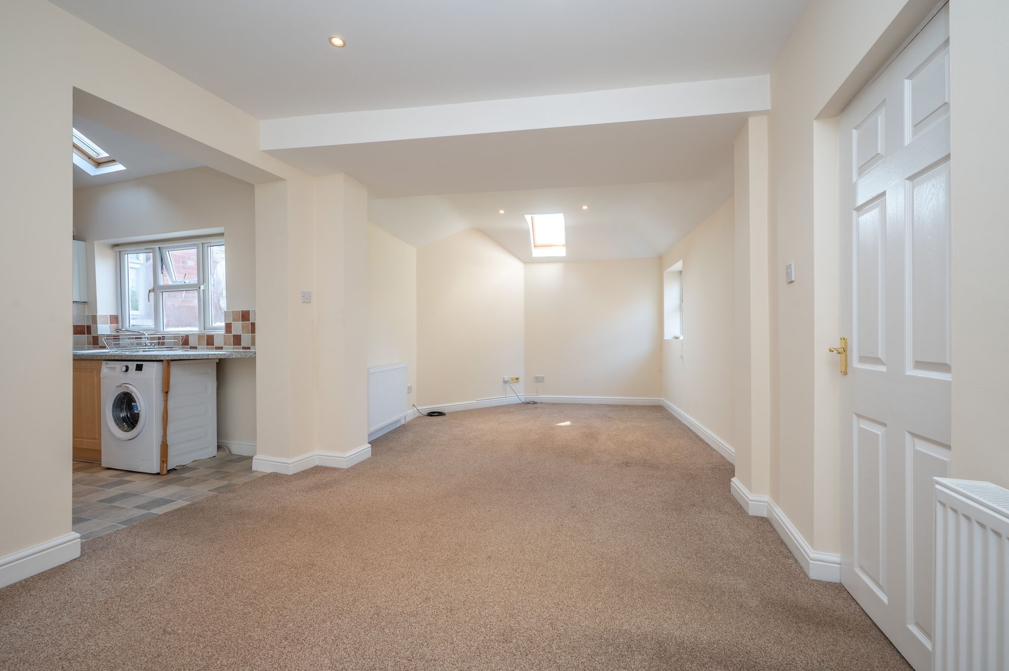 2 bed apartment for sale in Evesham Place, Stratford-Upon-Avon, CV37  - Property Image 3