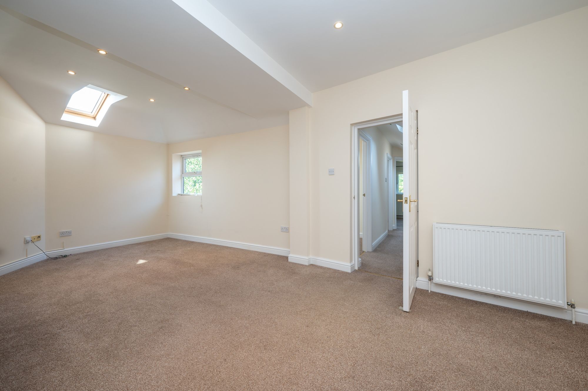 2 bed apartment for sale in Evesham Place, Stratford-Upon-Avon, CV37  - Property Image 5