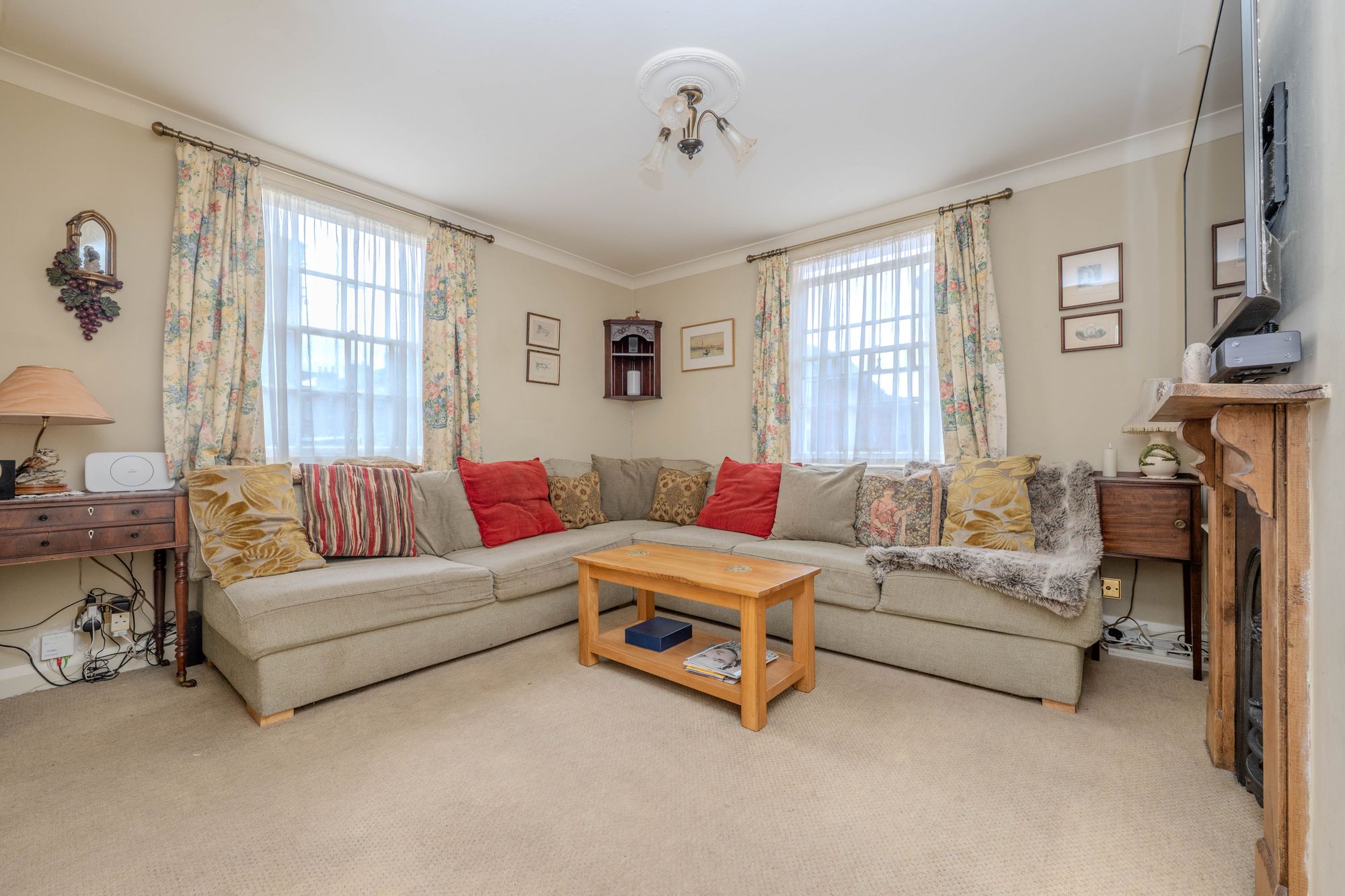 4 bed end of terrace house for sale in New Street, Stratford-Upon-Avon, CV37  - Property Image 2