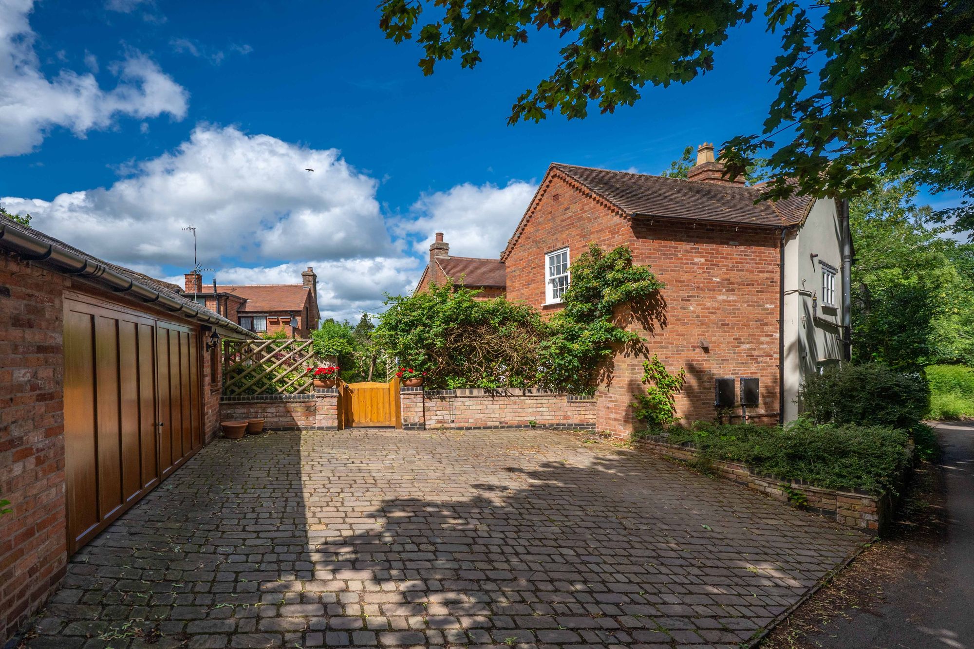 4 bed detached house for sale in Church Lane, Bearley, CV37 36