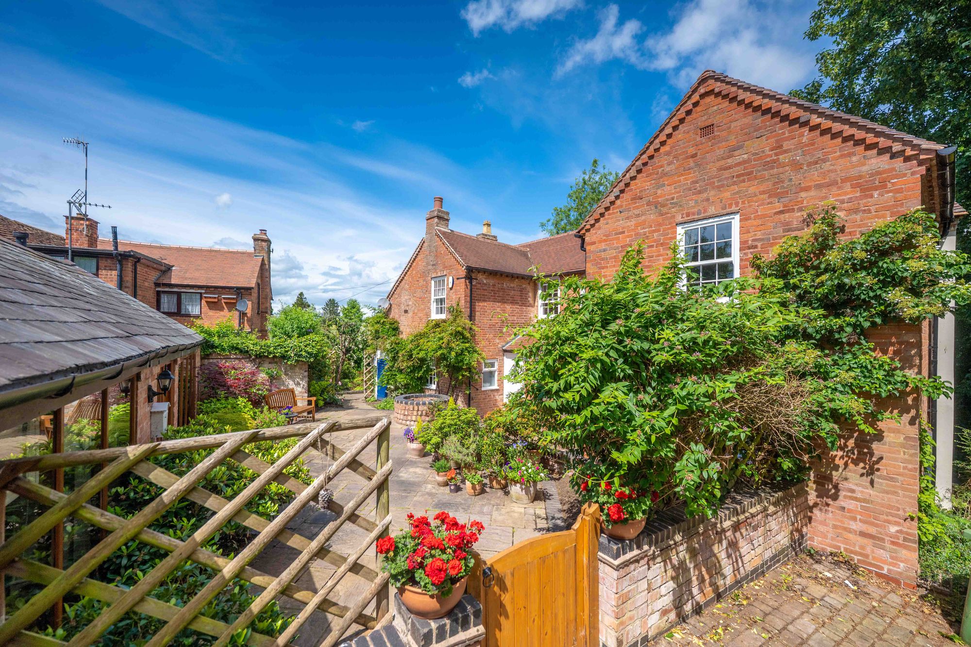 4 bed detached house for sale in Church Lane, Bearley, CV37 40