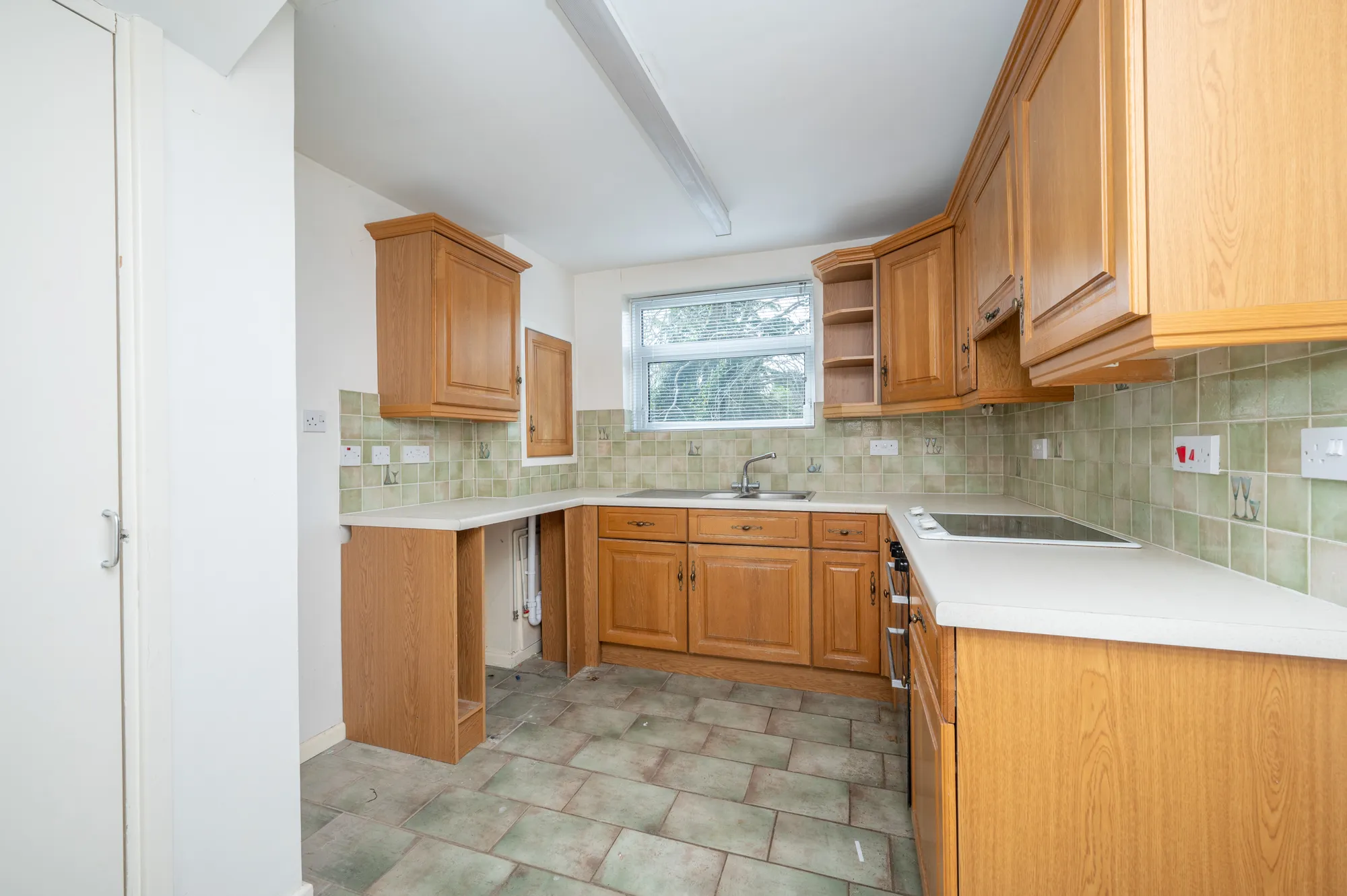 2 bed apartment for sale in Cherry Orchard, Stratford-Upon-Avon, CV37  - Property Image 3