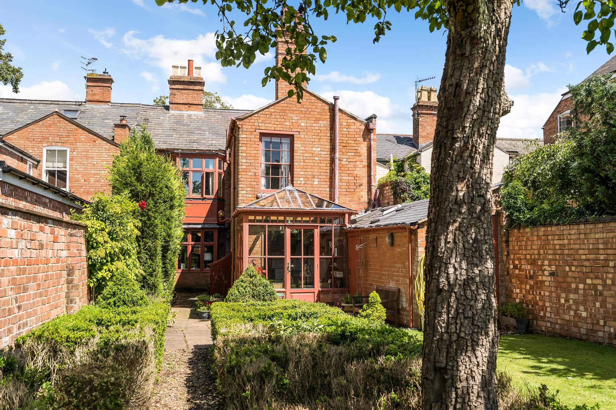 4 bed mid-terraced house for sale in Chestnut Walk, Stratford-Upon-Avon, CV37 19