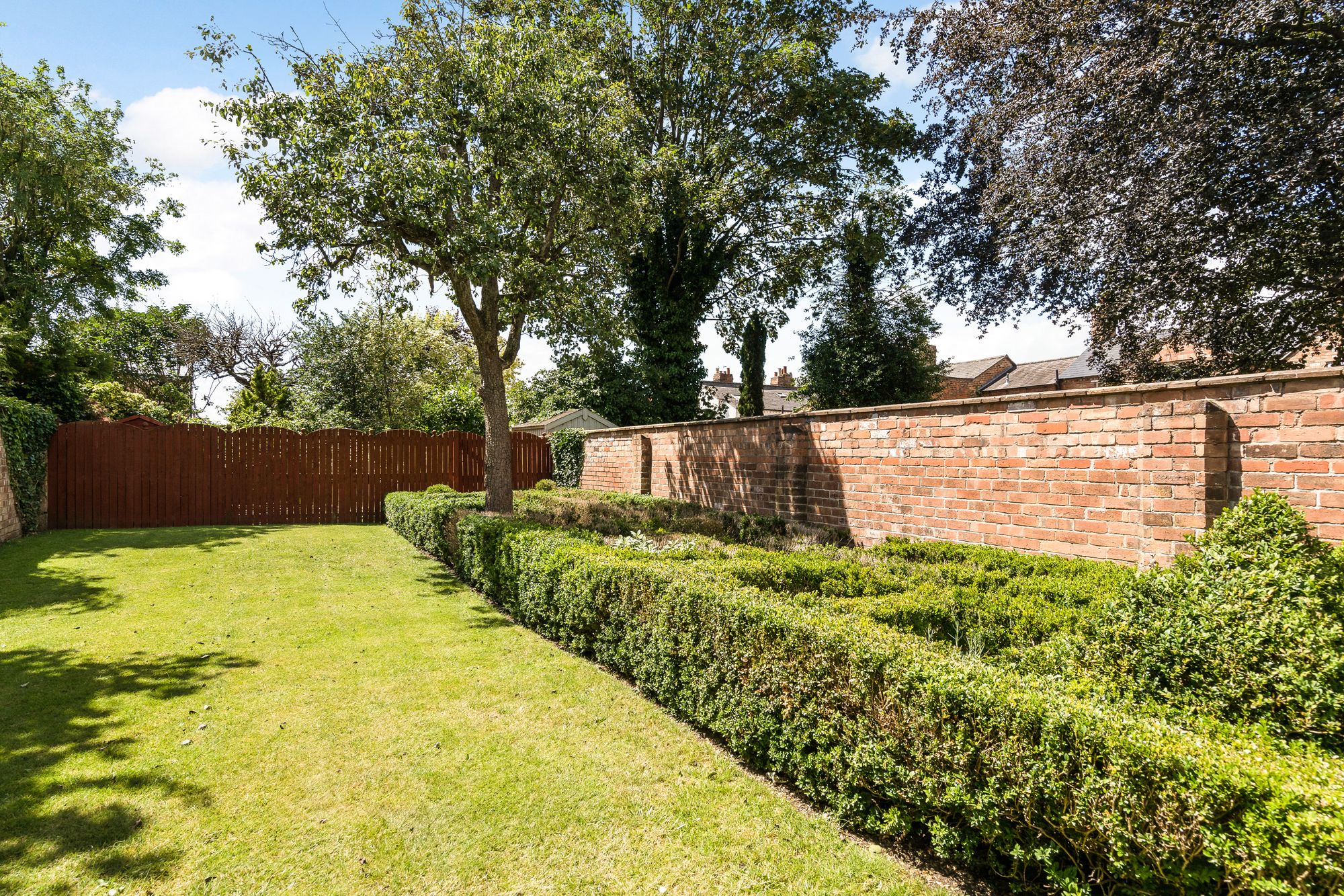 4 bed mid-terraced house for sale in Chestnut Walk, Stratford-Upon-Avon, CV37  - Property Image 8