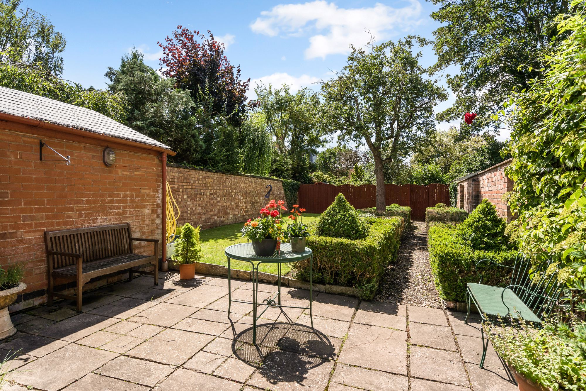 4 bed mid-terraced house for sale in Chestnut Walk, Stratford-Upon-Avon, CV37  - Property Image 2