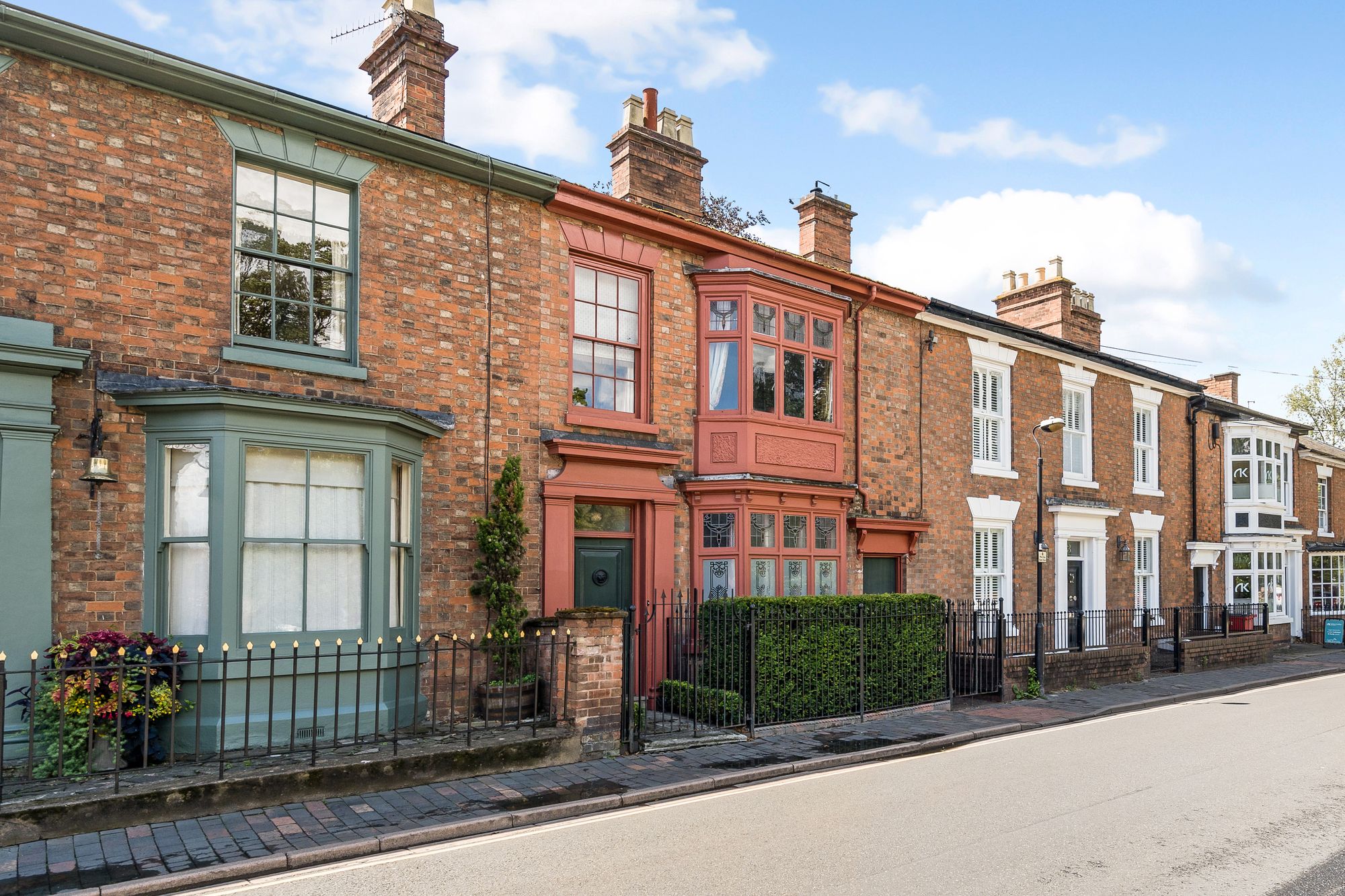 4 bed mid-terraced house for sale in Chestnut Walk, Stratford-Upon-Avon, CV37