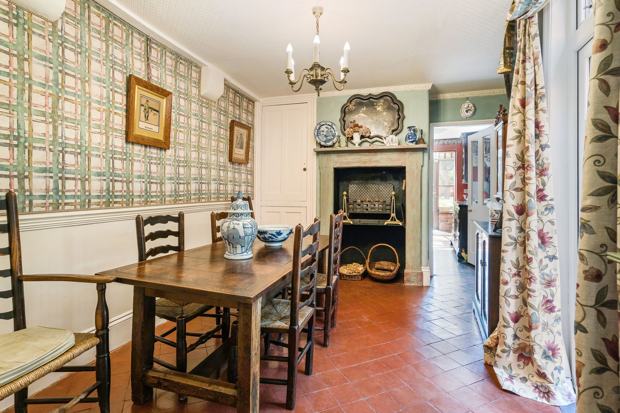 4 bed mid-terraced house for sale in Chestnut Walk, Stratford-Upon-Avon, CV37 4