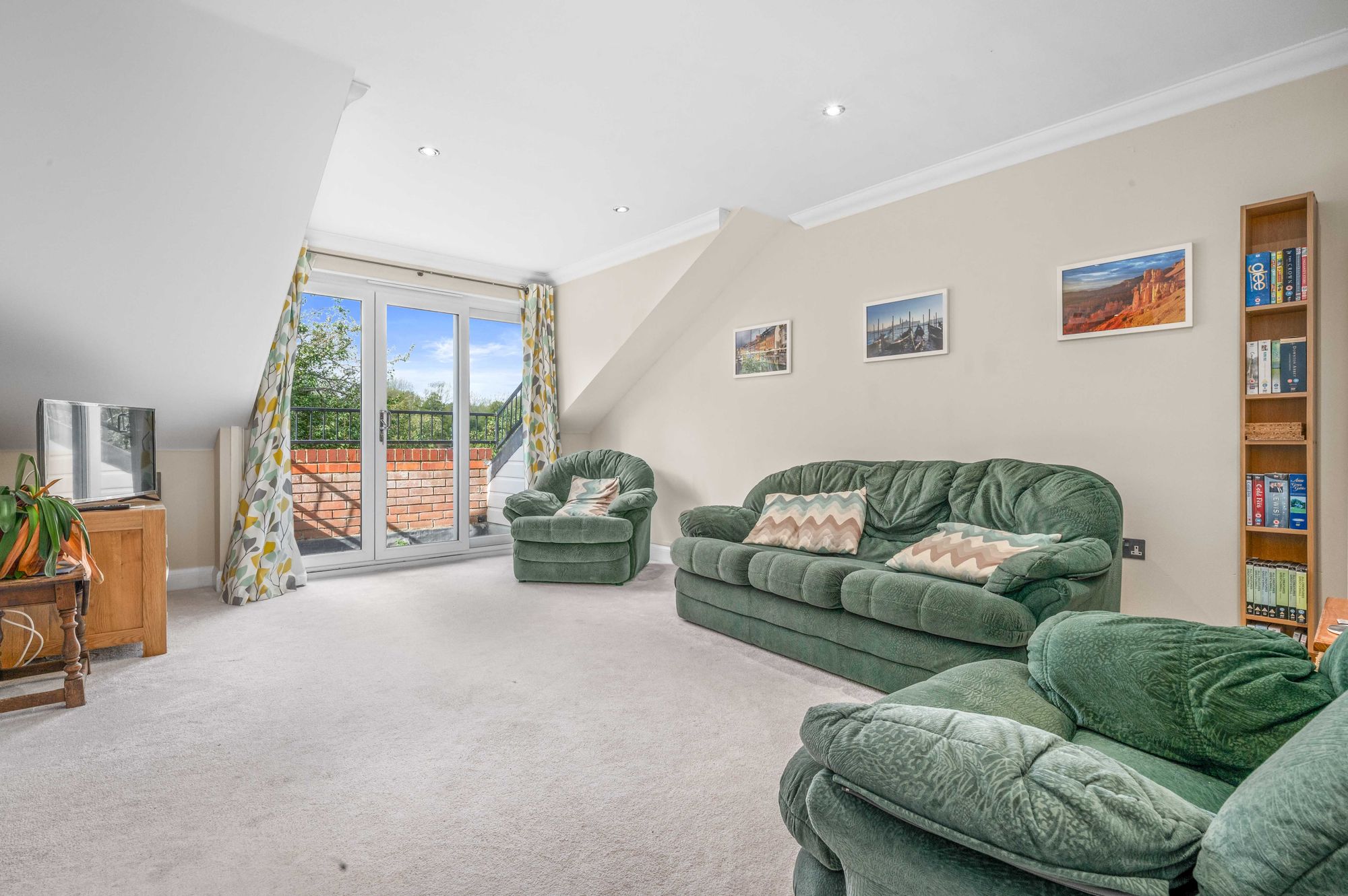 2 bed apartment for sale in Linen Street, Knights Court Linen Street, CV34  - Property Image 2