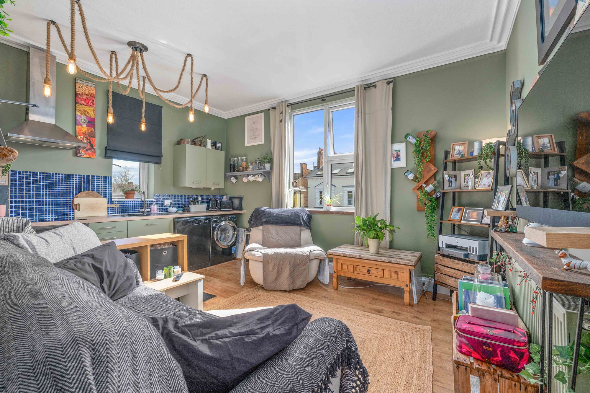 1 bed flat for sale in Russell Terrace, Leamington Spa, CV31  - Property Image 2