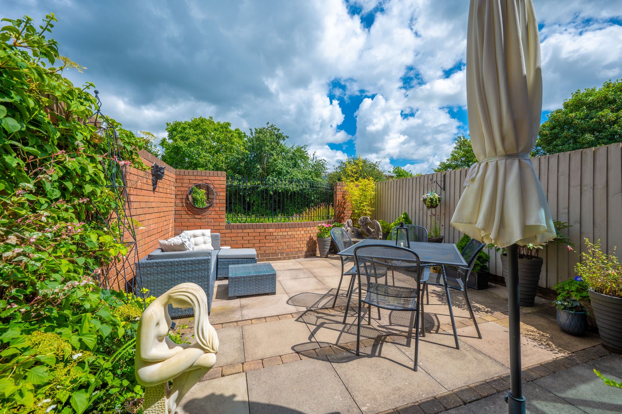 3 bed semi-detached town house for sale in Lock Close, Stratford-Upon-Avon, CV37  - Property Image 4