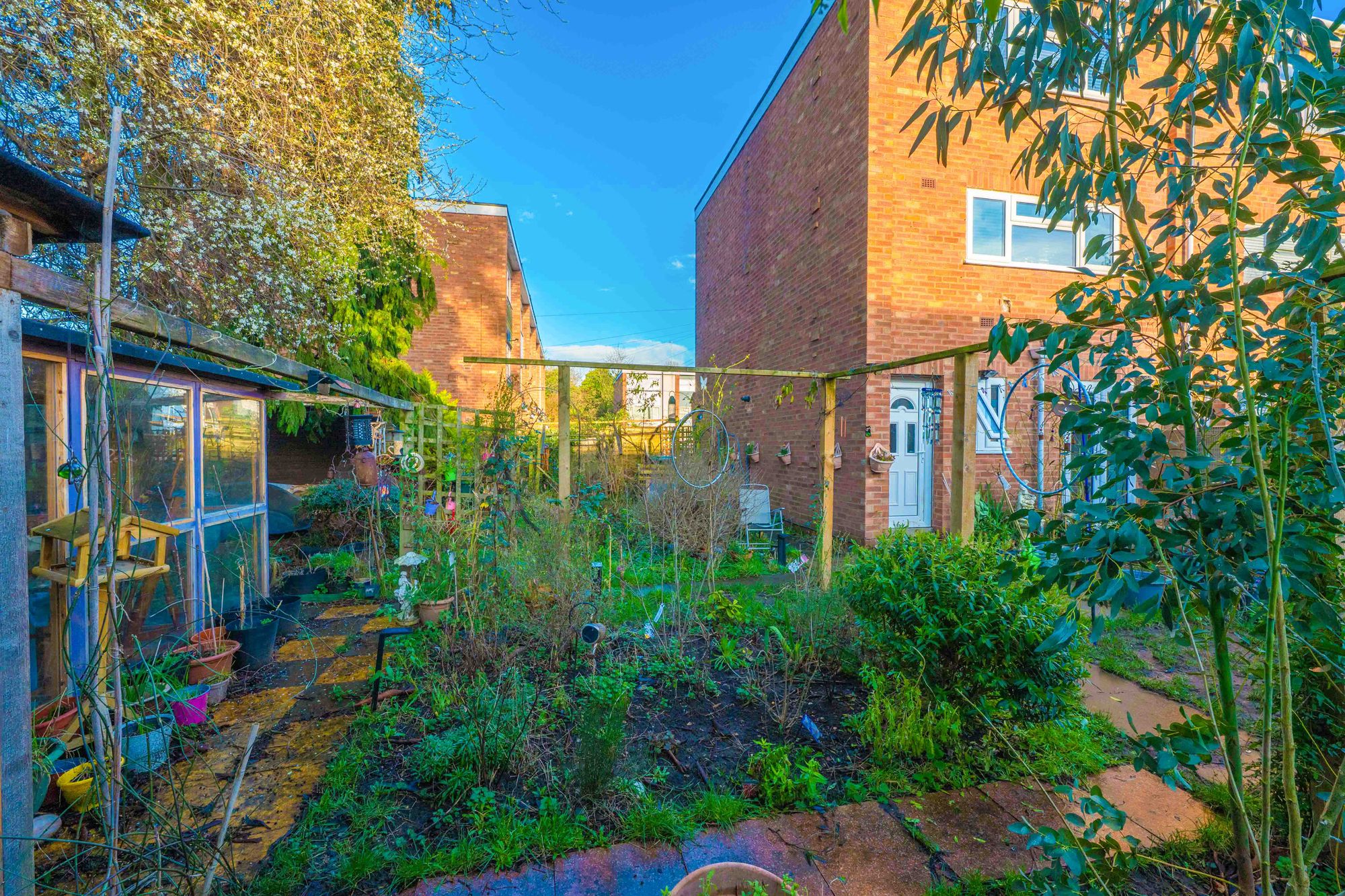 3 bed end of terrace house for sale in Field Close, Warwick, CV34 9