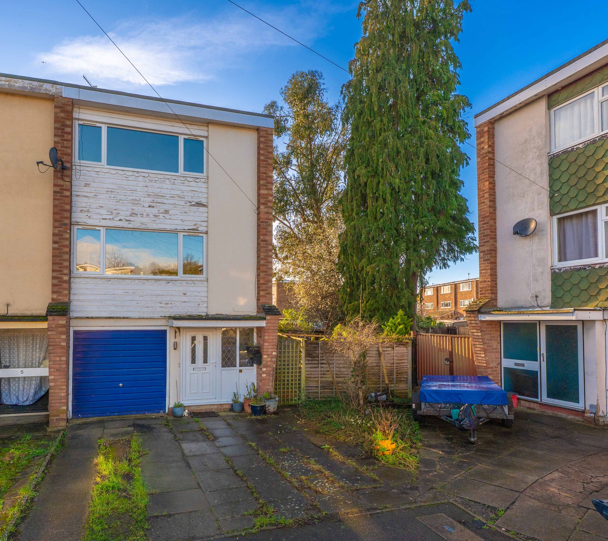 3 bed end of terrace house for sale in Field Close, Warwick, CV34