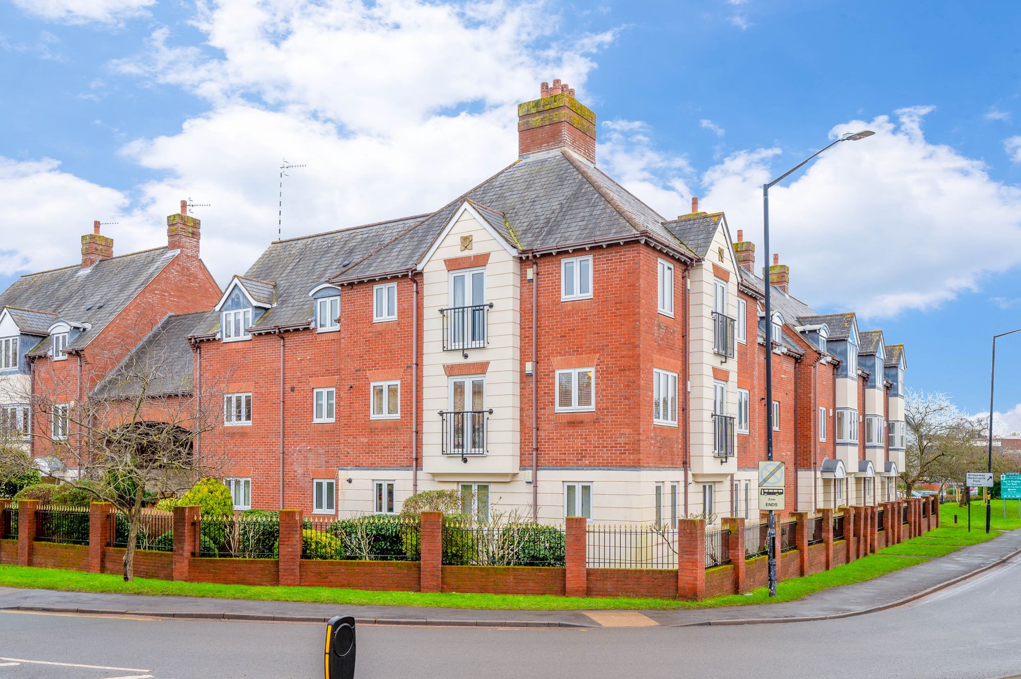 2 bed apartment for sale in Warwick Road, Stratford-Upon-Avon, CV37  - Property Image 1