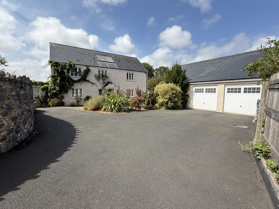 4 Bed Detached House For Sale In Cator, Stoke Gabriel, Totnes