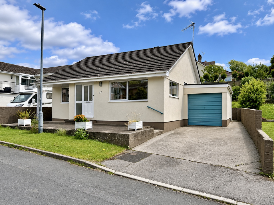 2 Bed Detached Bungalow For Sale In Kings Orchard, Totnes