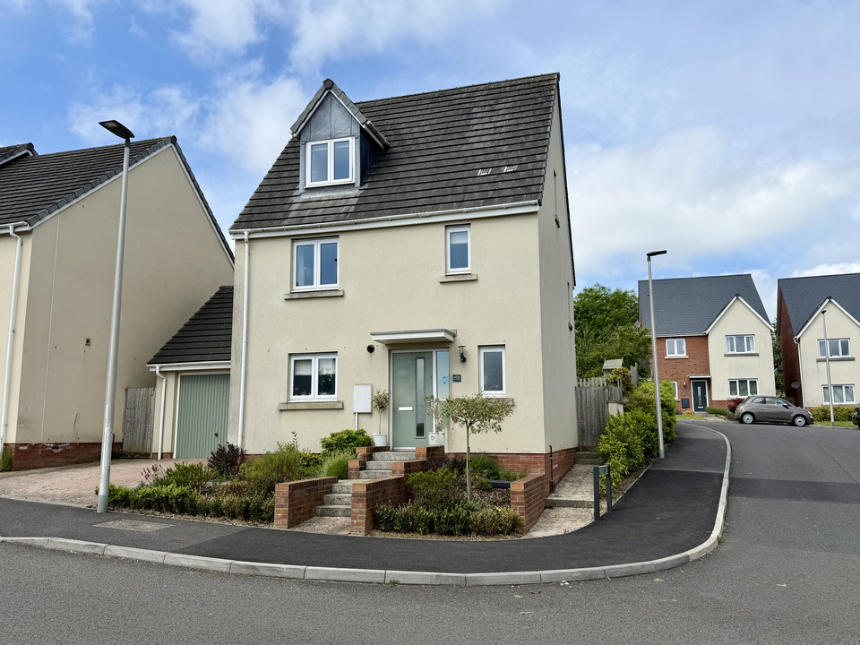4 Bed Detached House For Sale In 2 Saxon Way, Kingsteignton, Newton Abbot