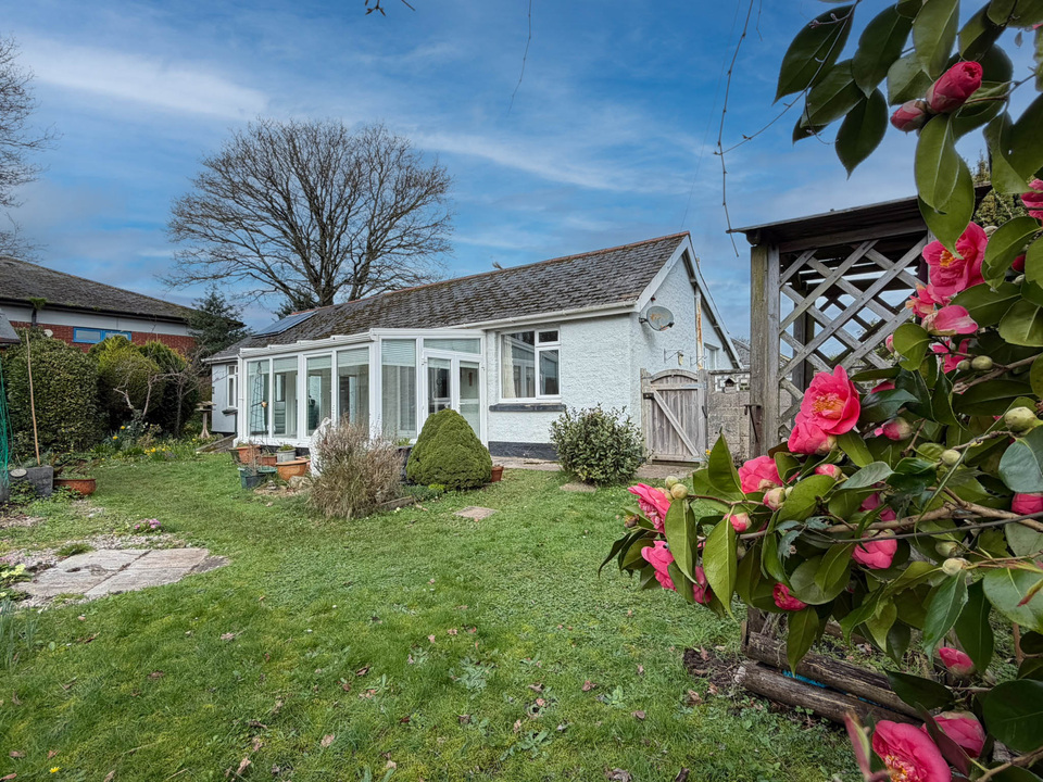 3 Bed Detached Bungalow For Sale In Leaze Road, Kingsteignton, Newton Abbot