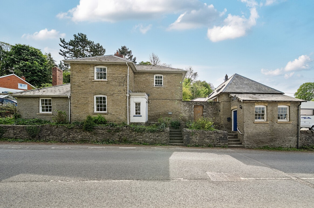 5 Bed Detached House For Sale In The Old Court House, Wigmore, Leominster, (Ref: 650633), Herefordshire, HR6 9UJ