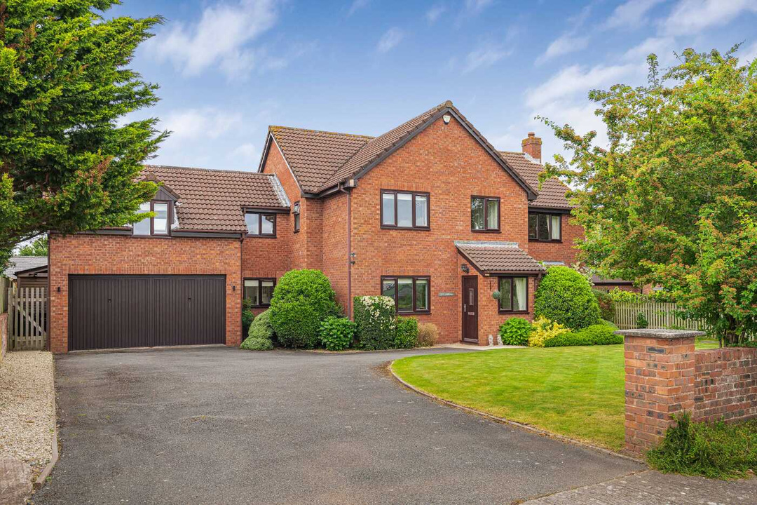 5 Bed Detached House For Sale In Chy Lowena, Bullinghope, Hereford, Herefordshire (Ref: 719860)